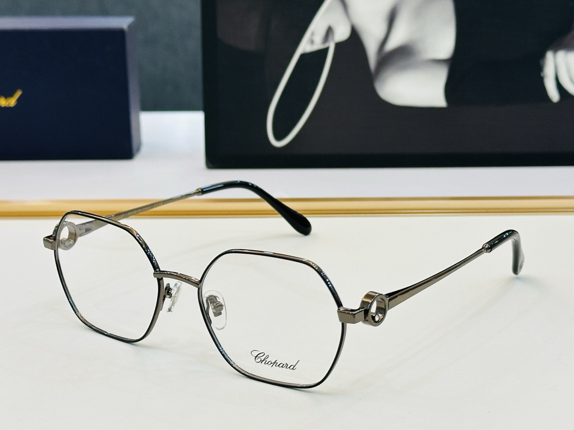 原版 ChoPard肖邦 MODEL VCHL59S  Size：56口18-138  以现代时尚的设计