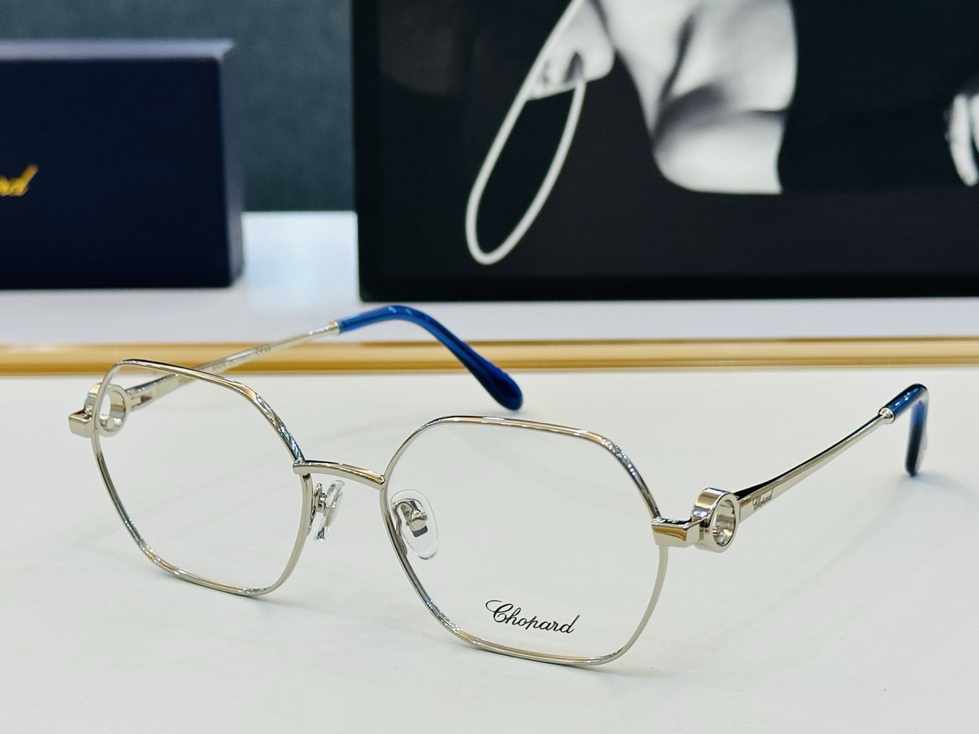 原版 ChoPard肖邦 MODEL VCHL59S  Size：56口18-138  以现代时尚的设计