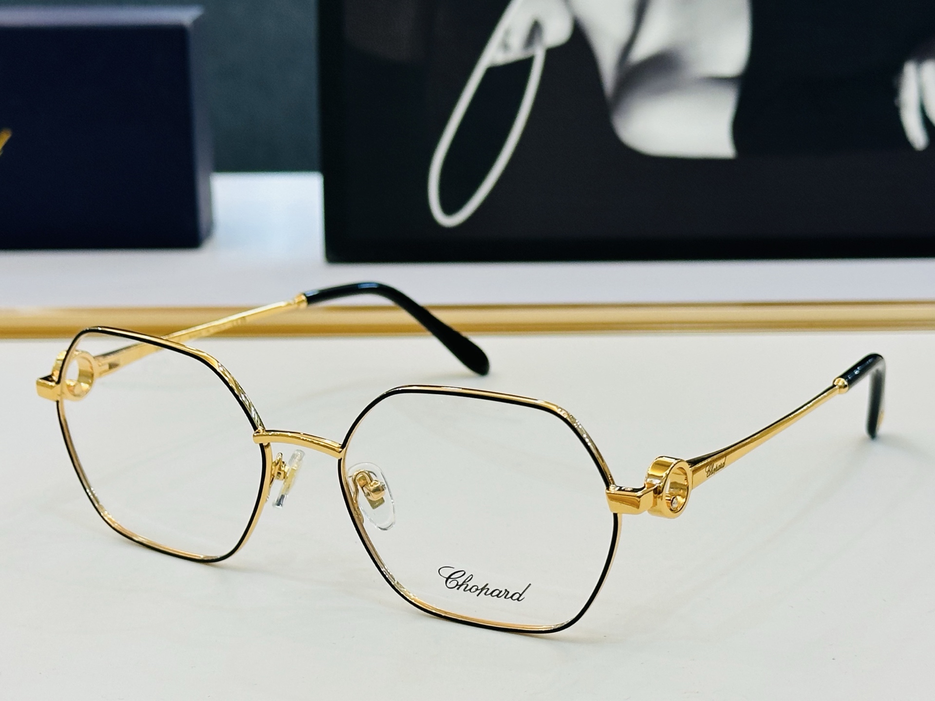 原版 ChoPard肖邦 MODEL VCHL59S  Size：56口18-138  以现代时尚的设计