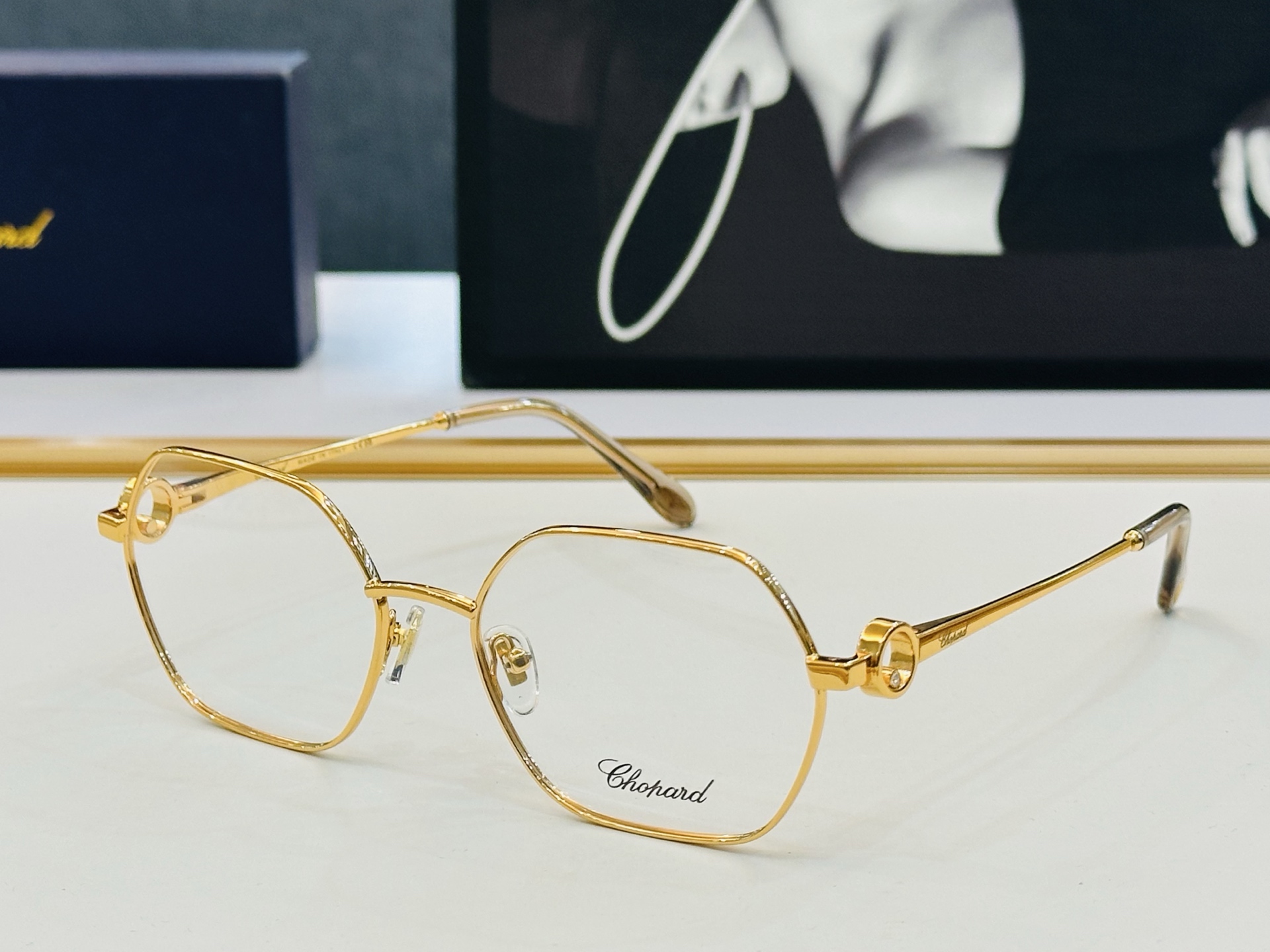 原版 ChoPard肖邦 MODEL VCHL59S  Size：56口18-138  以现代时尚的设计