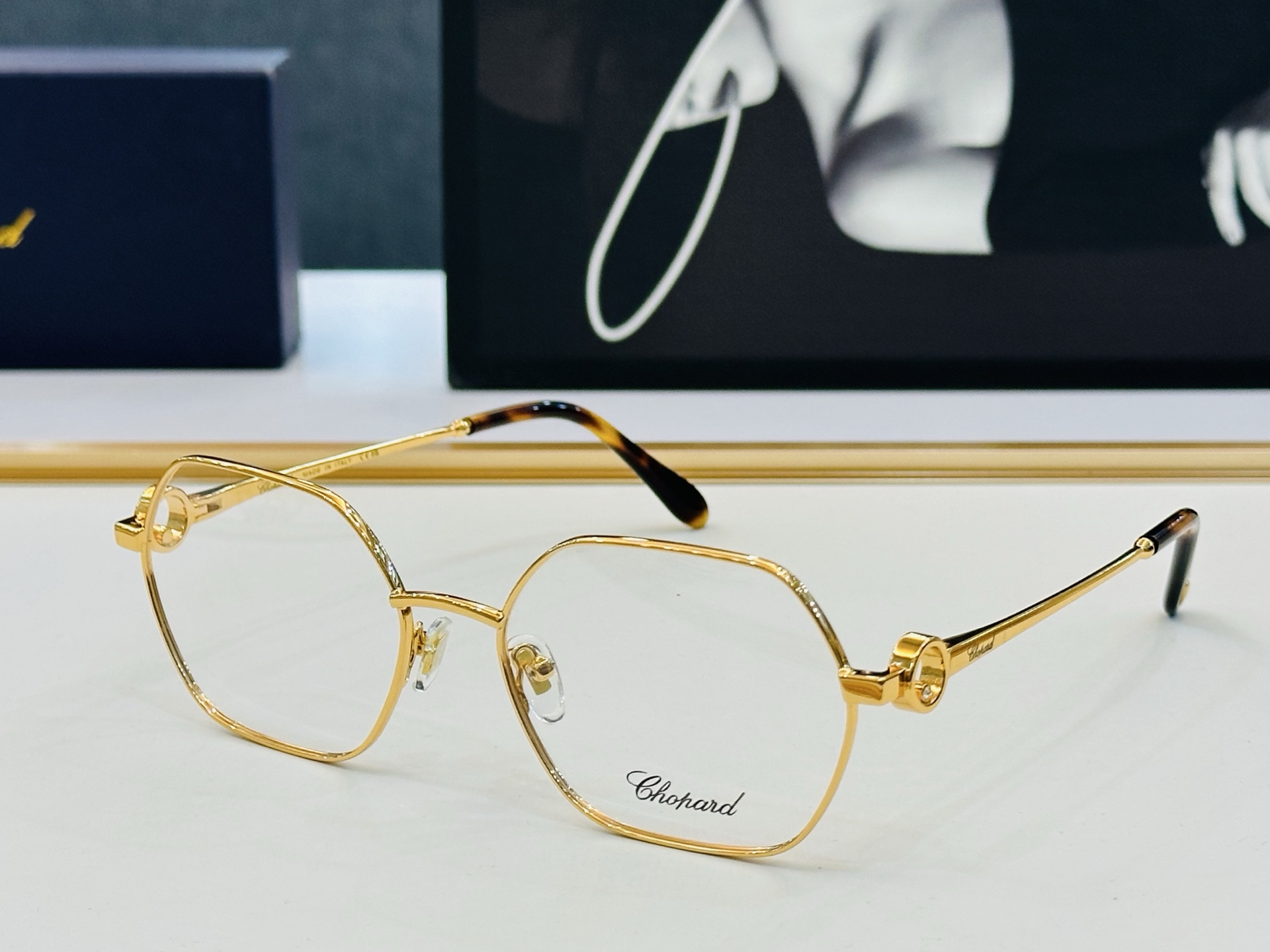 原版 ChoPard肖邦 MODEL VCHL59S  Size：56口18-138  以现代时尚的设计