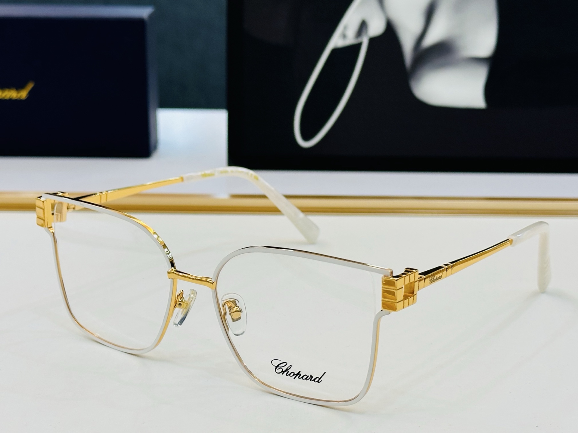 原版 ChoPard肖邦 MODEL VCHL58M Size：55口18-142  以现代时尚的设计风