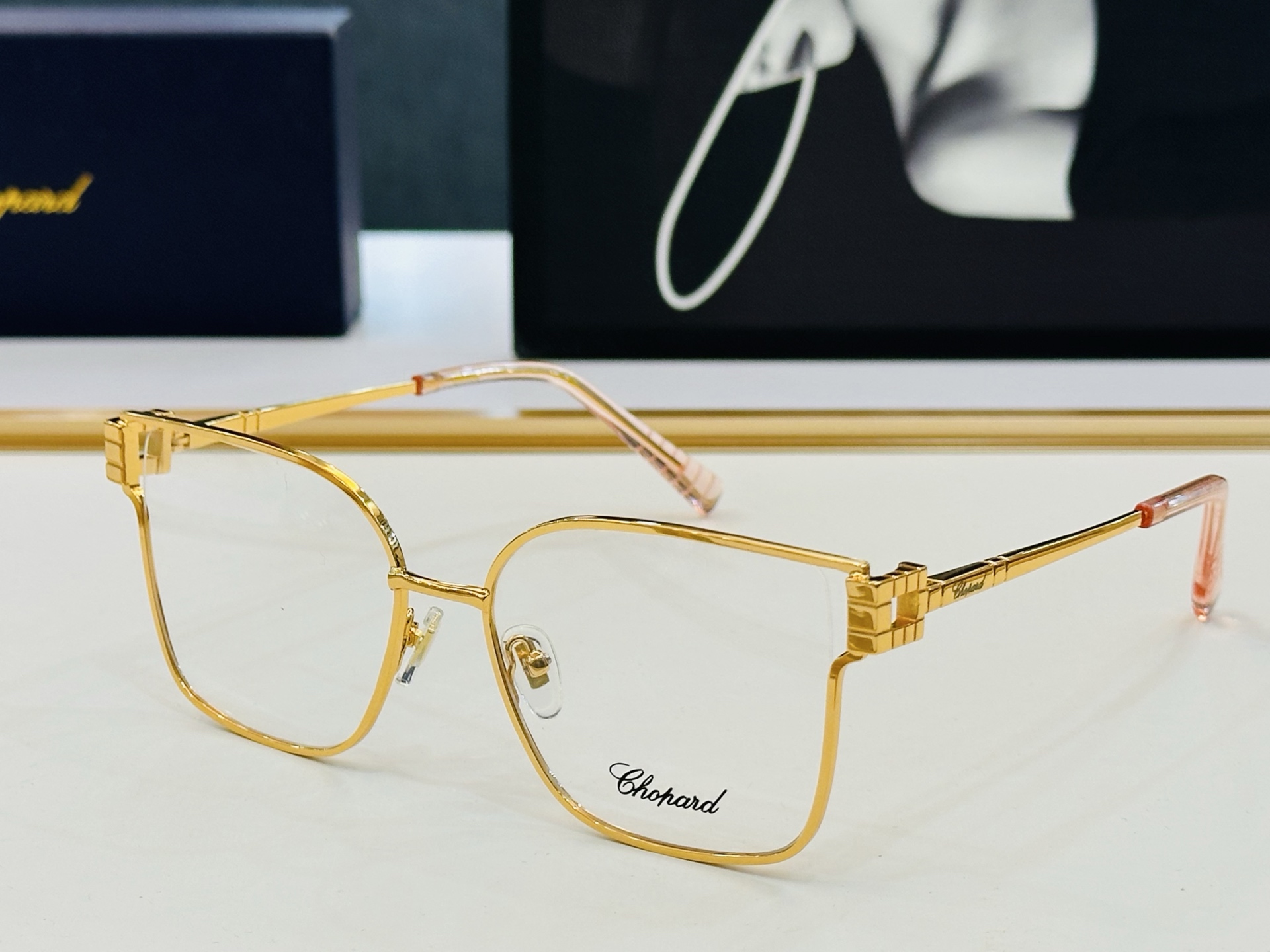 原版 ChoPard肖邦 MODEL VCHL58M Size：55口18-142  以现代时尚的设计风