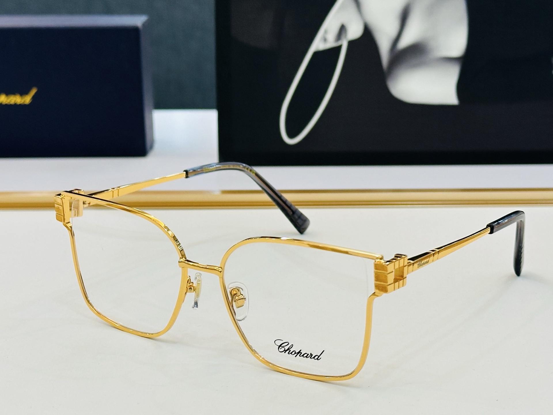 原版 ChoPard肖邦 MODEL VCHL58M Size：55口18-142  以现代时尚的设计风