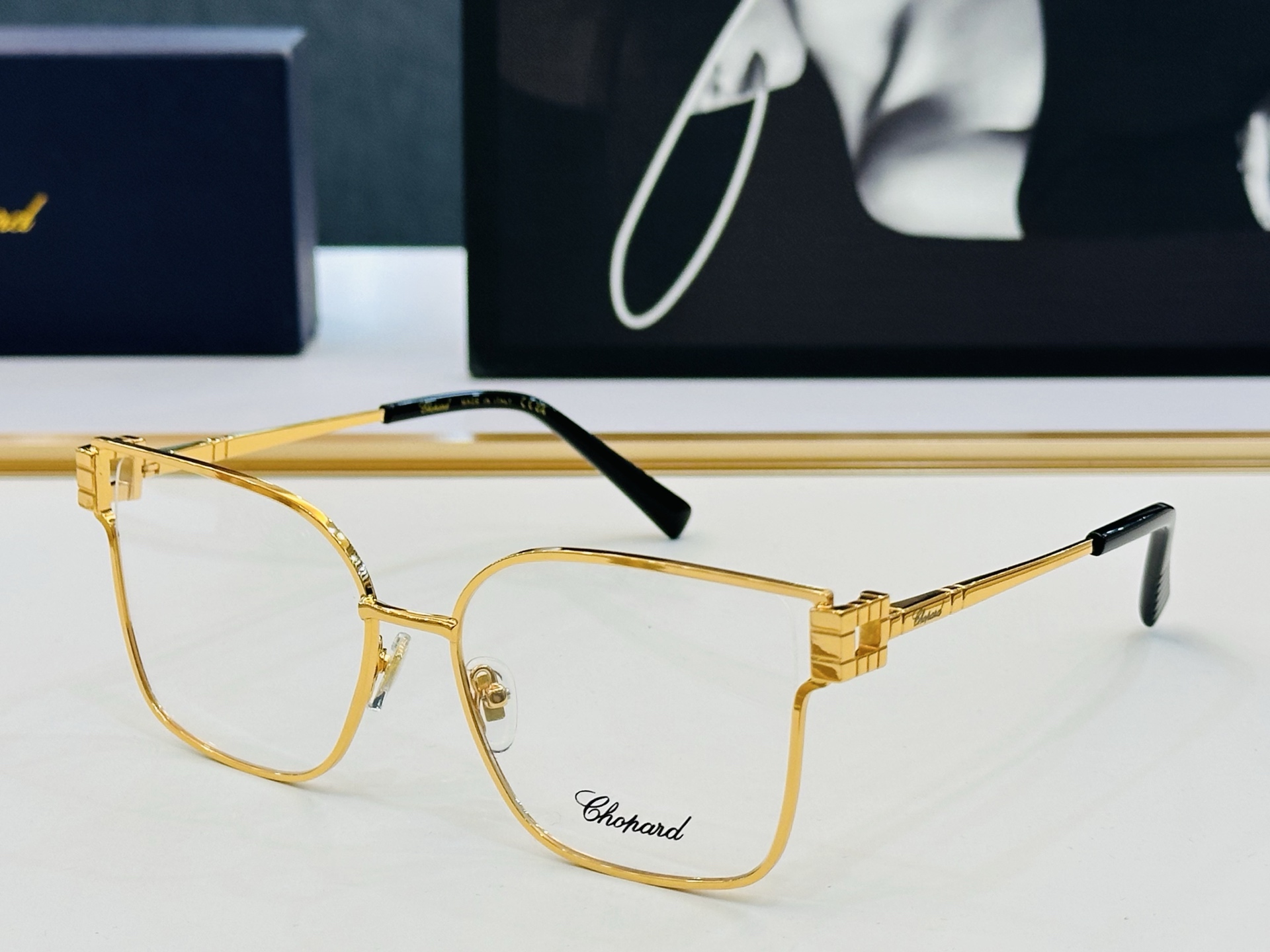 原版 ChoPard肖邦 MODEL VCHL58M Size：55口18-142  以现代时尚的设计风