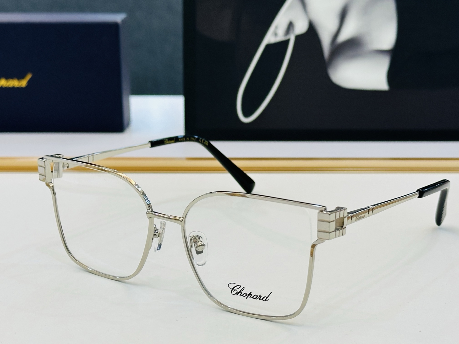 原版 ChoPard肖邦 MODEL VCHL58M Size：55口18-142  以现代时尚的设计风