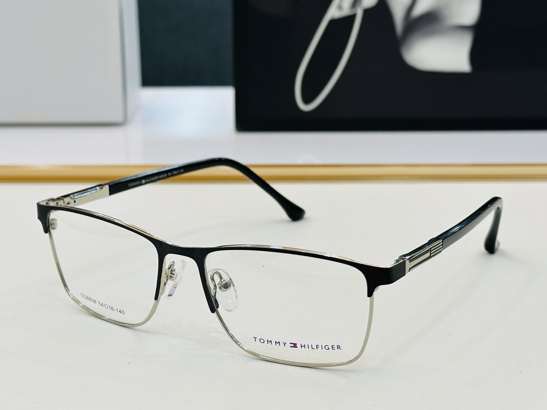 官网同步发售TOMMY HILFIGER 板材框 SQ8808 SIZE：54口16-140 简单大气 