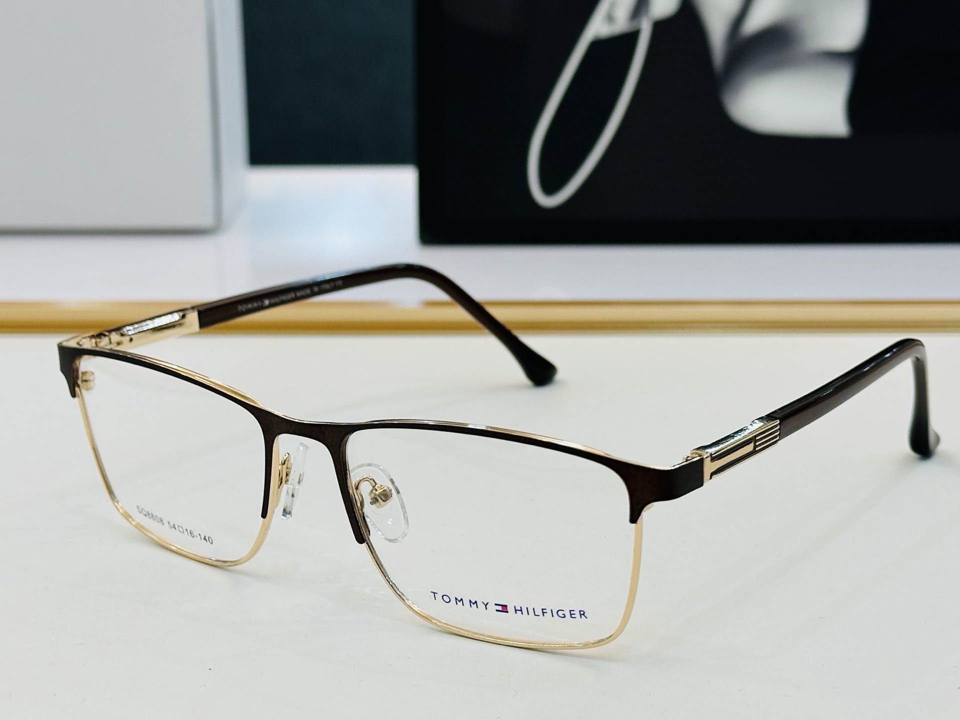 官网同步发售TOMMY HILFIGER 板材框 SQ8808 SIZE：54口16-140 简单大气 