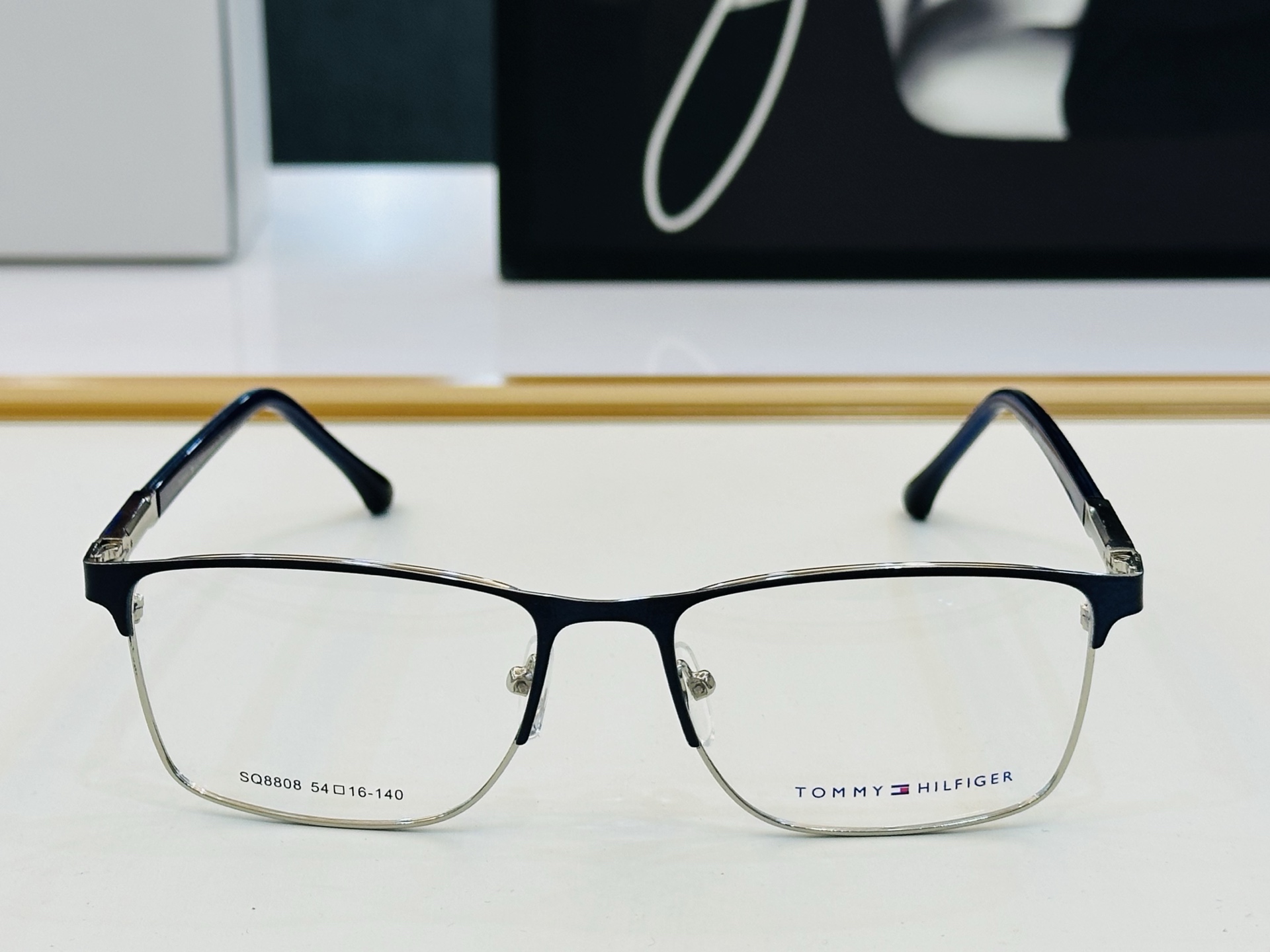 官网同步发售TOMMY HILFIGER 板材框 SQ8808 SIZE：54口16-140 简单大气 