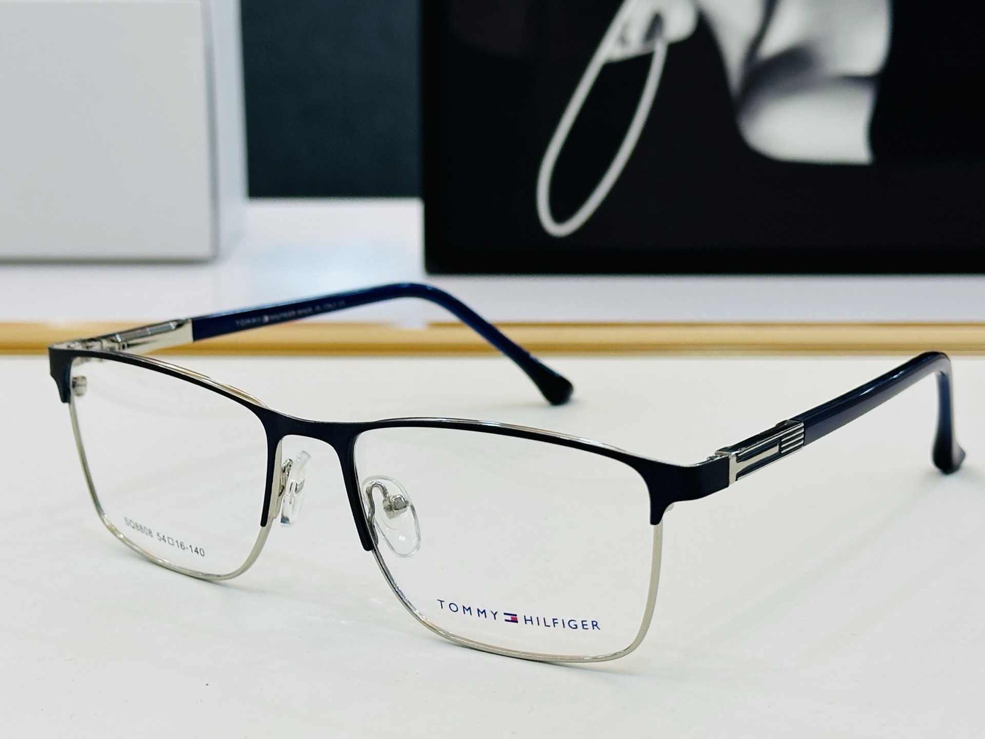 官网同步发售TOMMY HILFIGER 板材框 SQ8808 SIZE：54口16-140 简单大气 