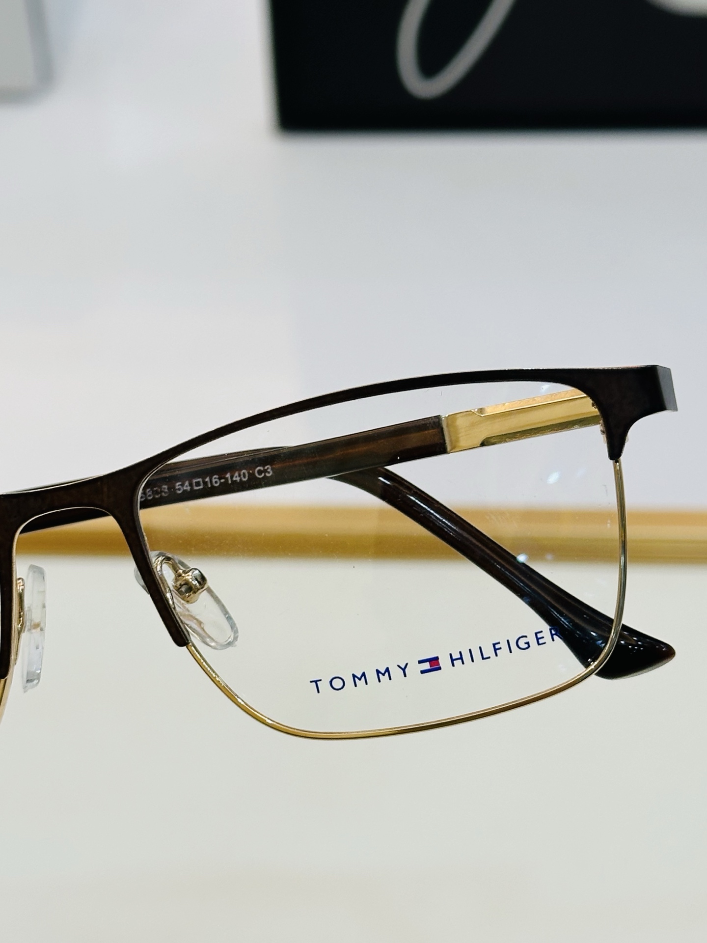 官网同步发售TOMMY HILFIGER 板材框 SQ8808 SIZE：54口16-140 简单大气 