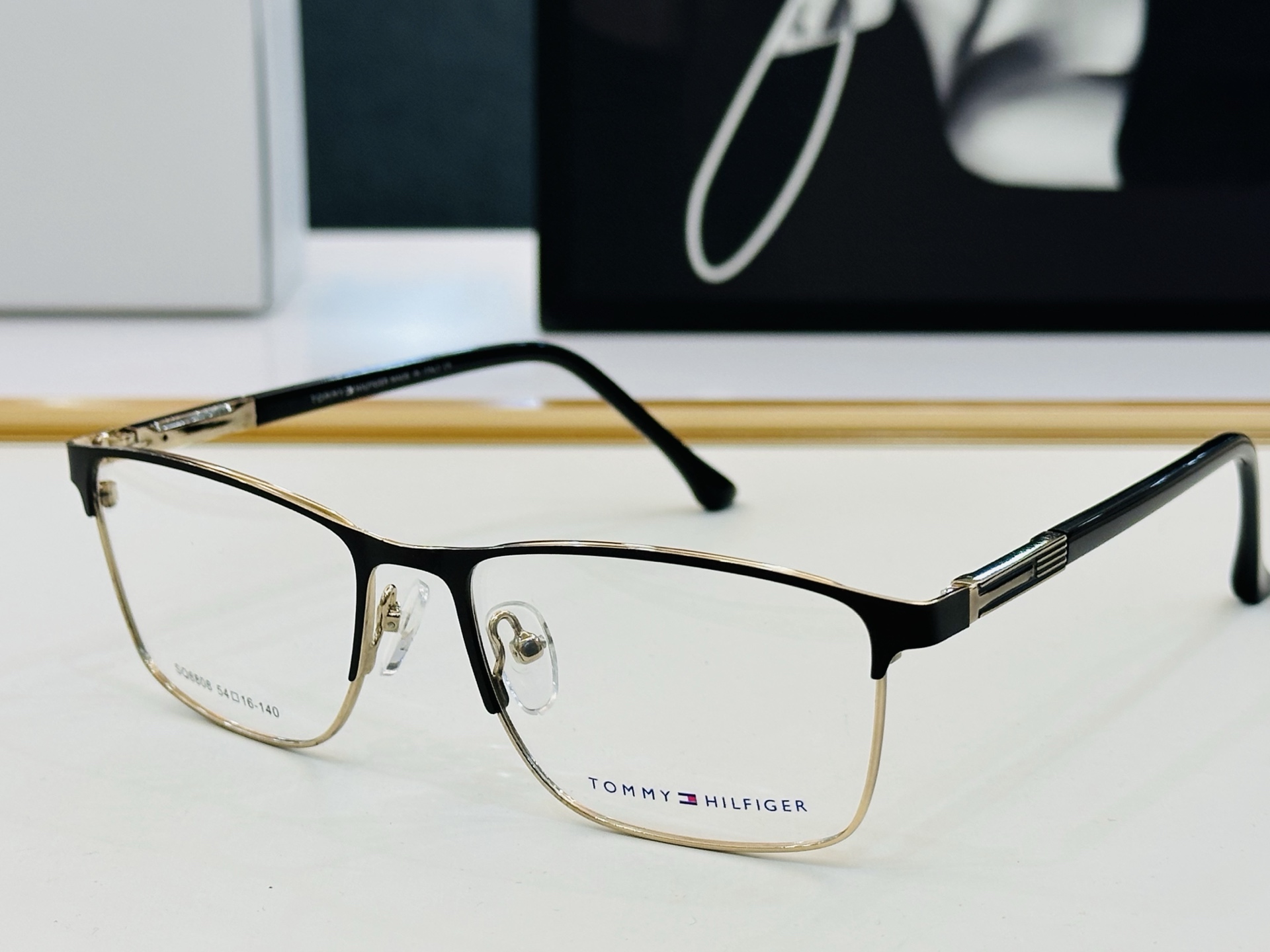 官网同步发售TOMMY HILFIGER 板材框 SQ8808 SIZE：54口16-140 简单大气 
