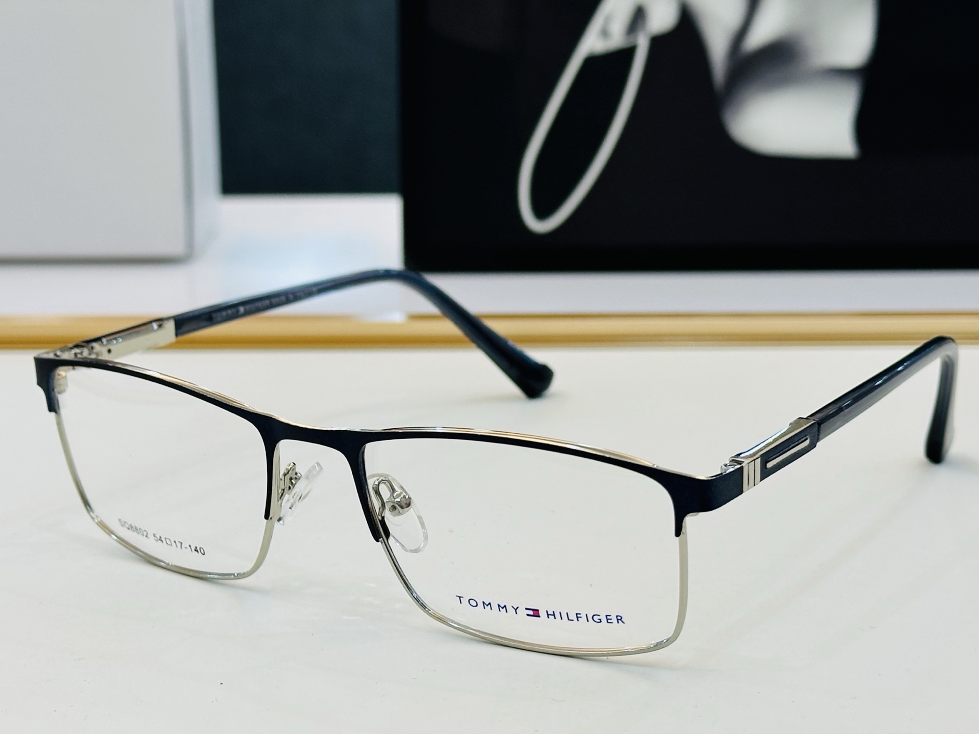 官网同步发售TOMMY HILFIGER 板材框 SQ8802  SIZE：54口17-140 简单大气