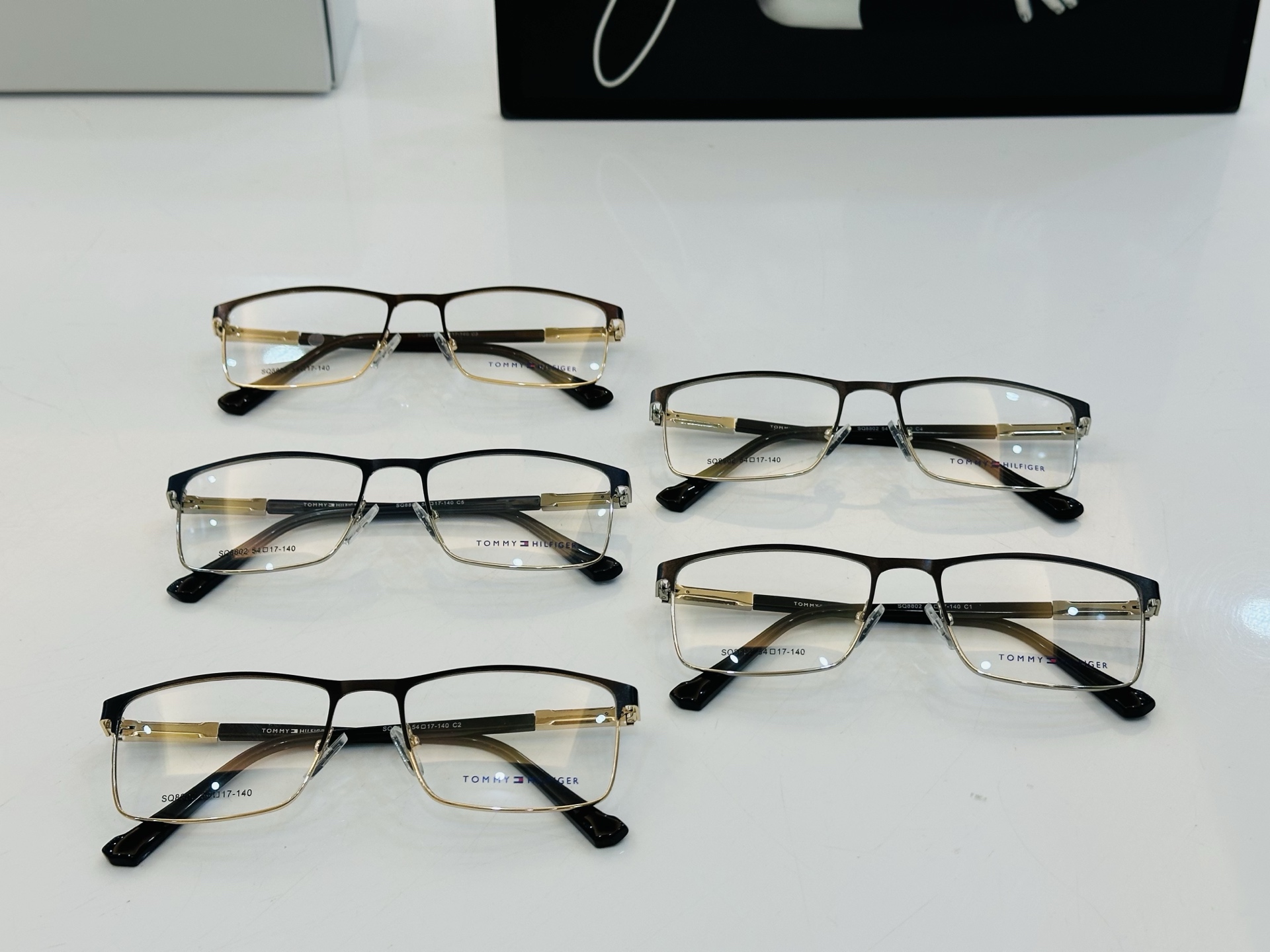 官网同步发售TOMMY HILFIGER 板材框 SQ8802  SIZE：54口17-140 简单大气