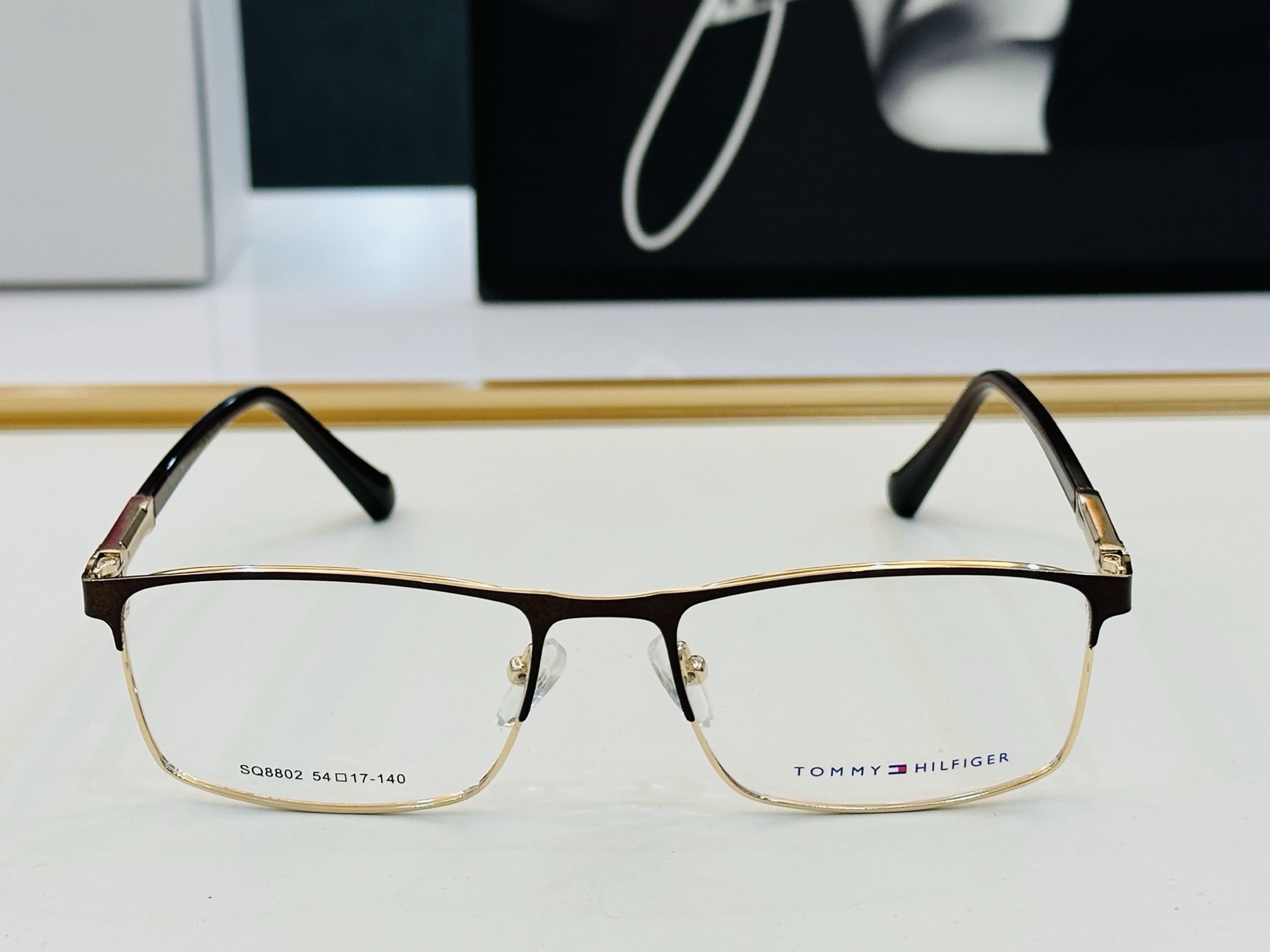 官网同步发售TOMMY HILFIGER 板材框 SQ8802  SIZE：54口17-140 简单大气