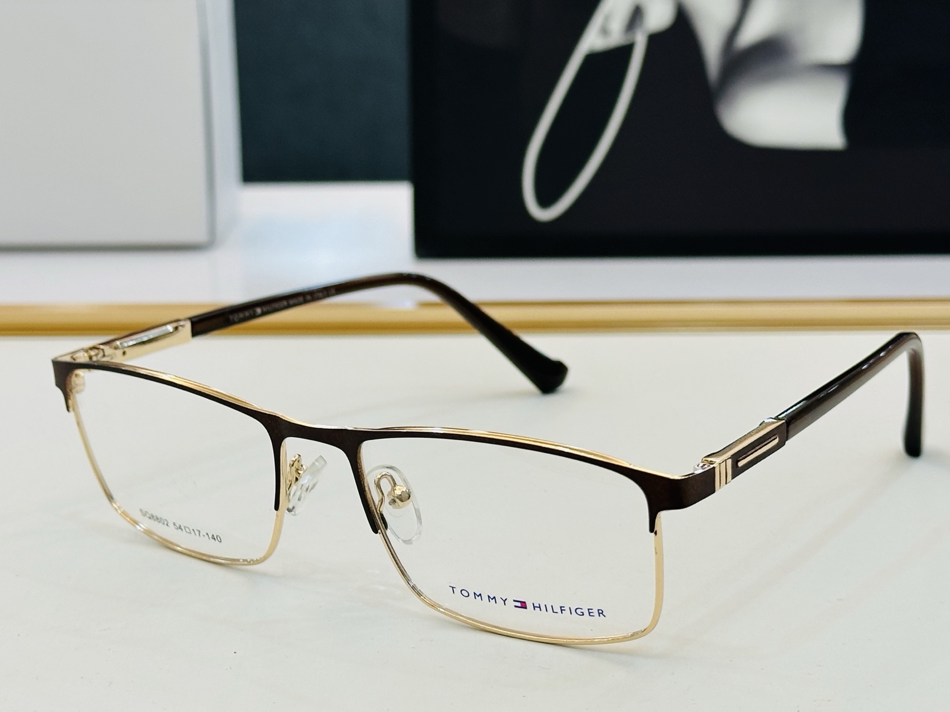 官网同步发售TOMMY HILFIGER 板材框 SQ8802  SIZE：54口17-140 简单大气