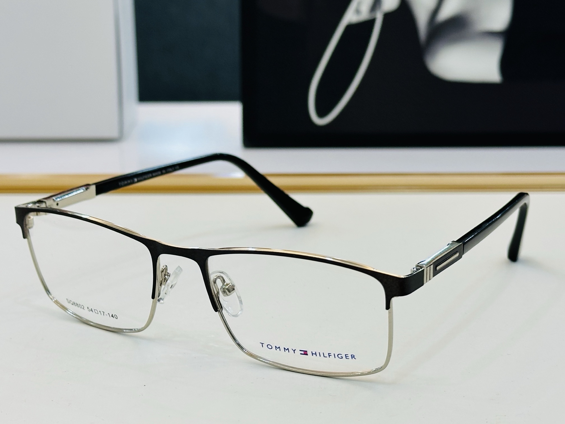 官网同步发售TOMMY HILFIGER 板材框 SQ8802  SIZE：54口17-140 简单大气