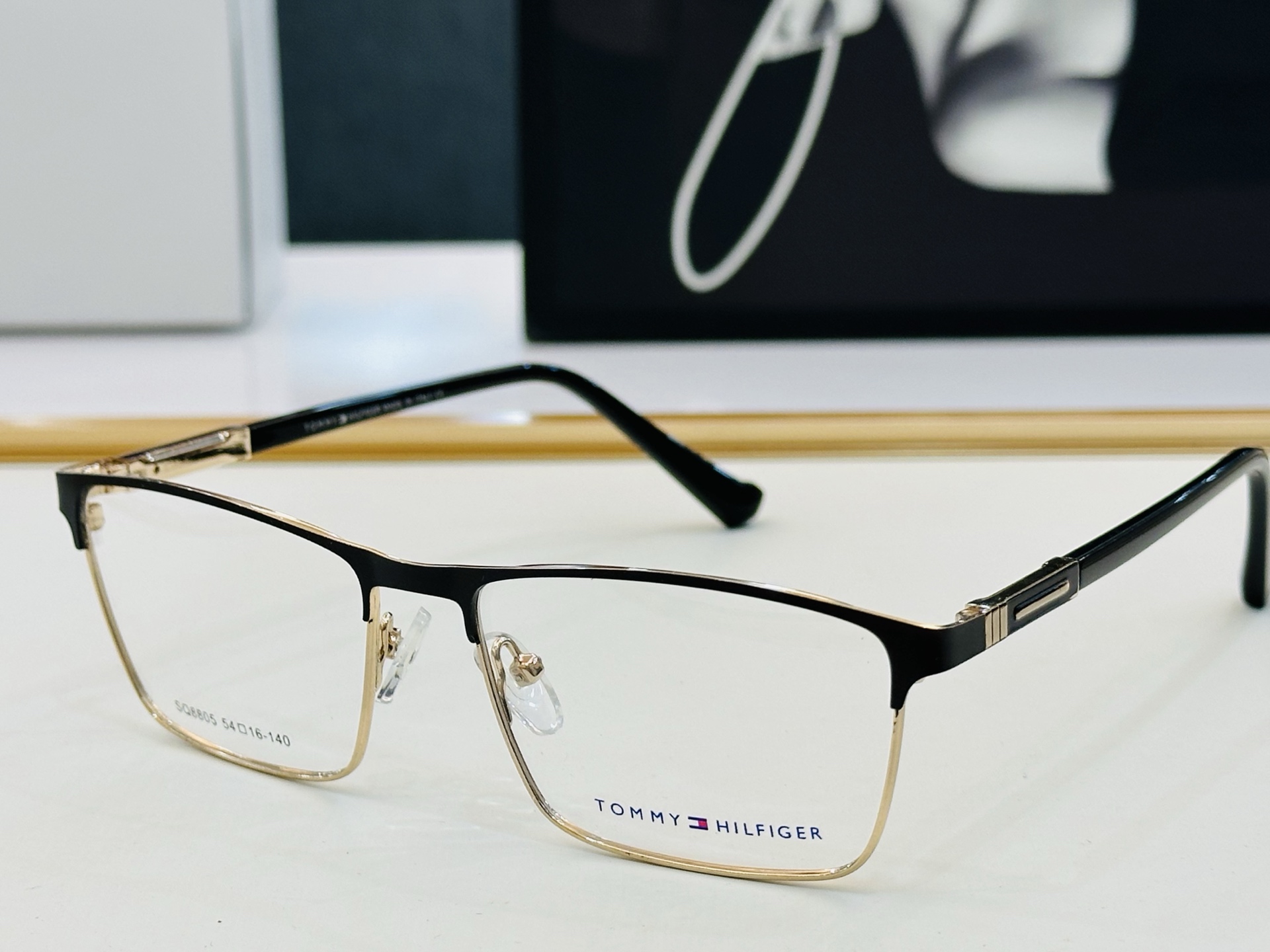 官网同步发售TOMMY HILFIGER 板材框 SQ8805  SIZE：54口16-140 简单大气