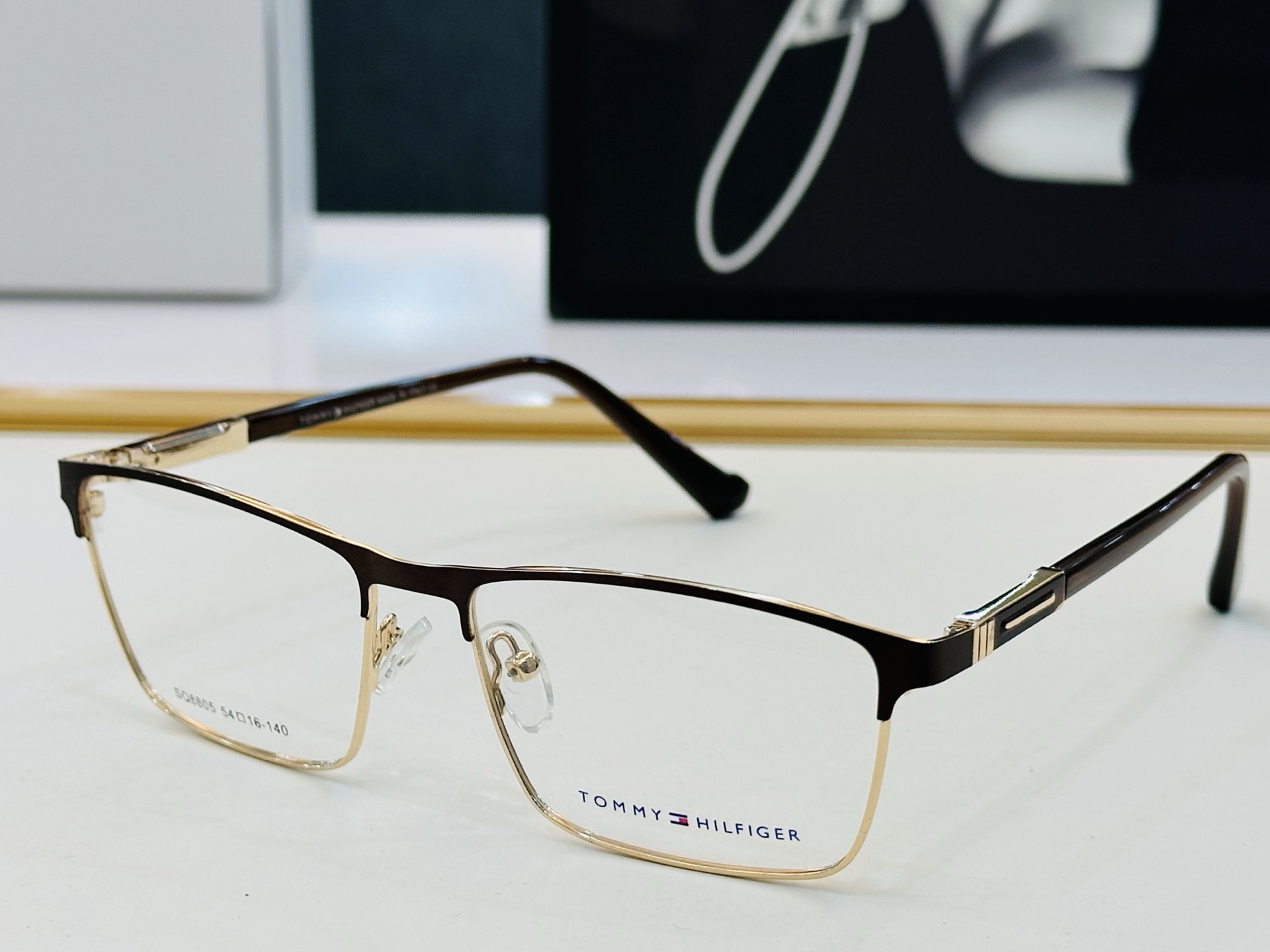官网同步发售TOMMY HILFIGER 板材框 SQ8805  SIZE：54口16-140 简单大气
