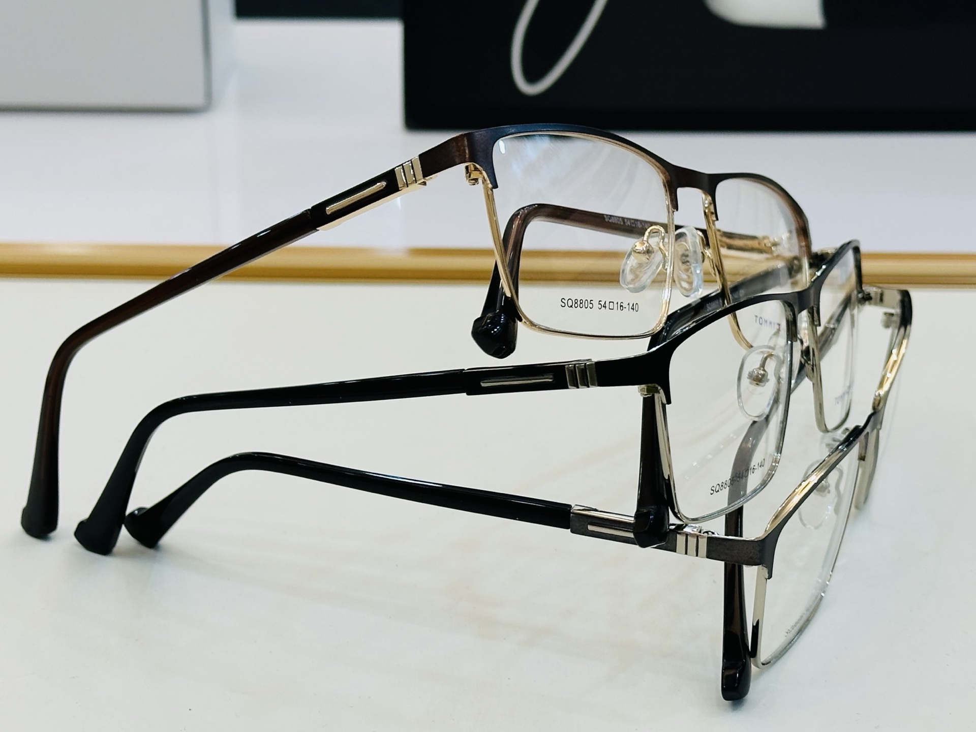 官网同步发售TOMMY HILFIGER 板材框 SQ8805  SIZE：54口16-140 简单大气