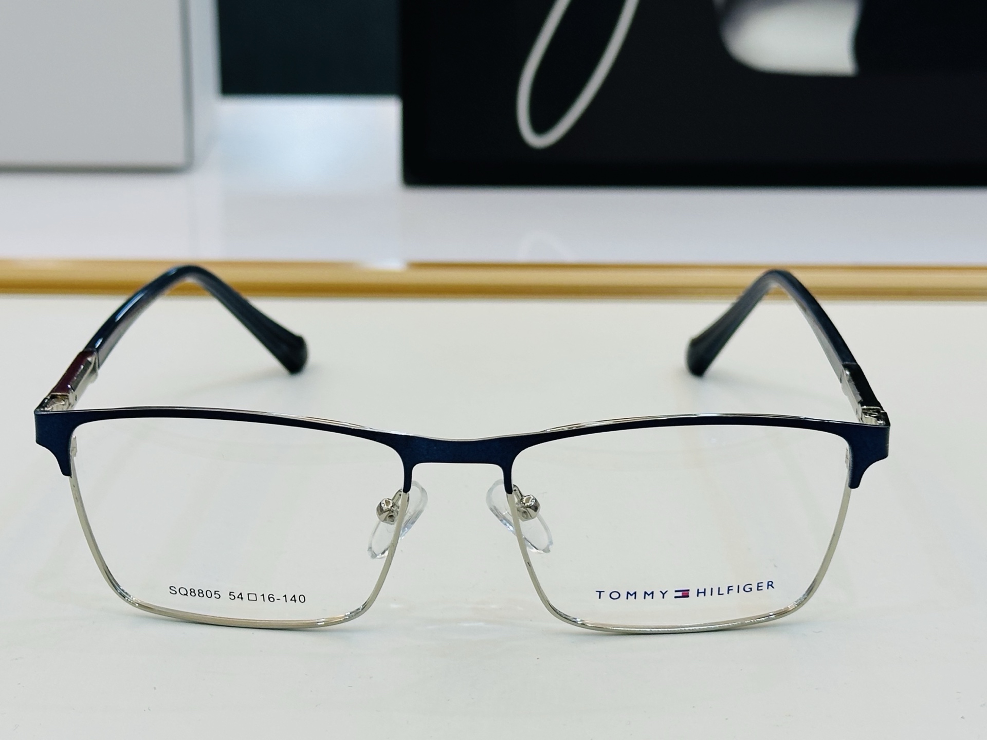 官网同步发售TOMMY HILFIGER 板材框 SQ8805  SIZE：54口16-140 简单大气