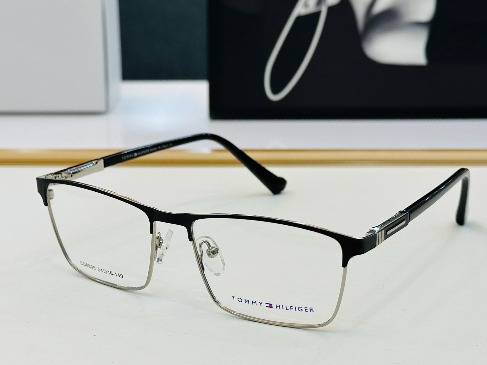官网同步发售TOMMY HILFIGER 板材框 SQ8805  SIZE：54口16-140 简单大气