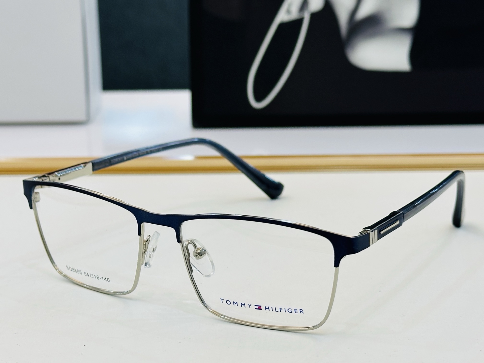 官网同步发售TOMMY HILFIGER 板材框 SQ8805  SIZE：54口16-140 简单大气