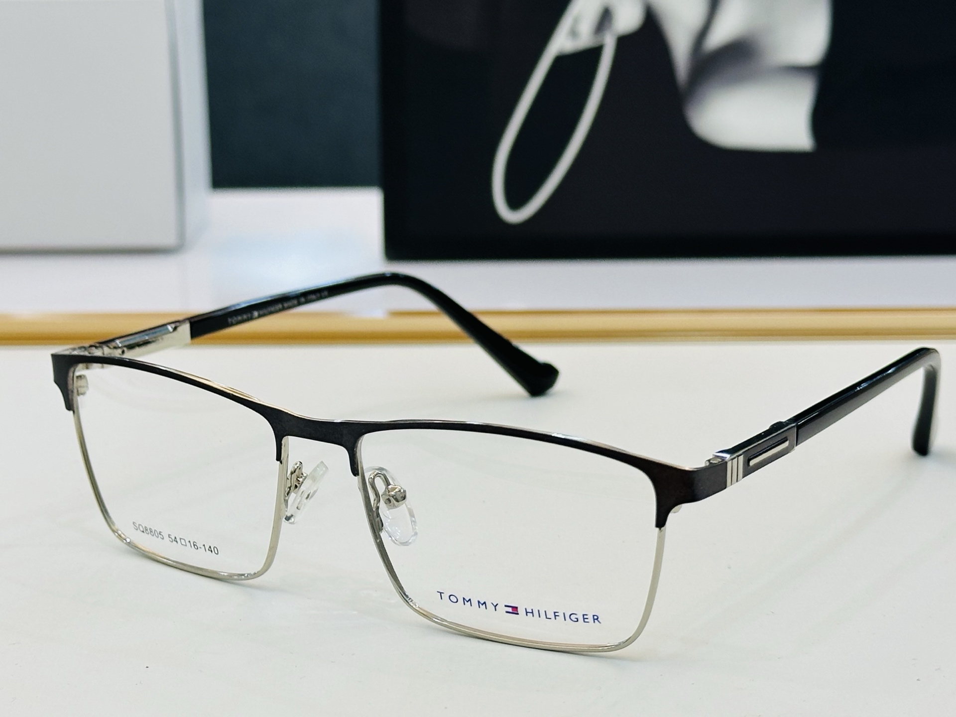 官网同步发售TOMMY HILFIGER 板材框 SQ8805  SIZE：54口16-140 简单大气