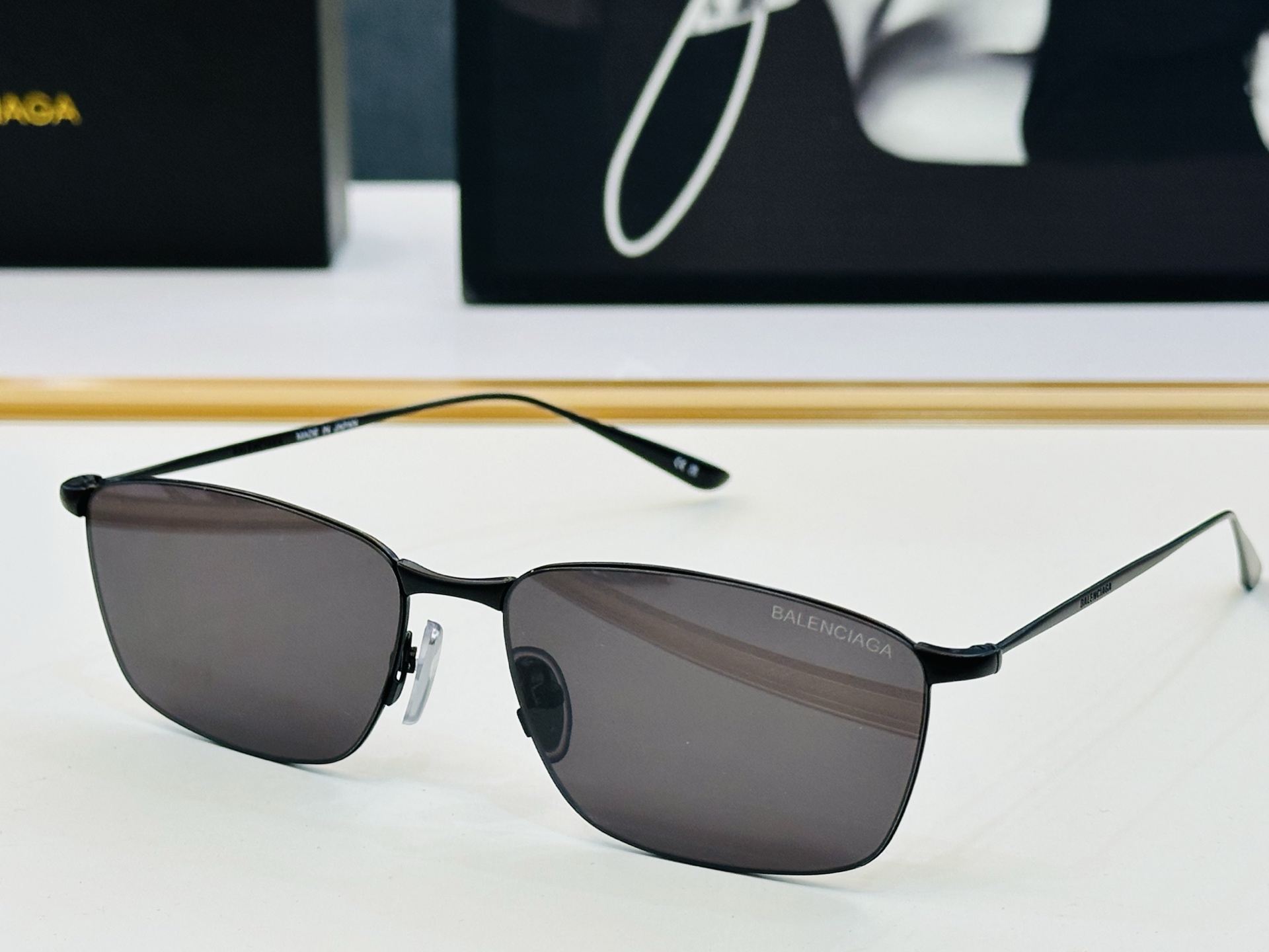 BALENCIAGA巴黎世家 BB0415O SIZE：60口14-145   最新 版型很特别的设计 