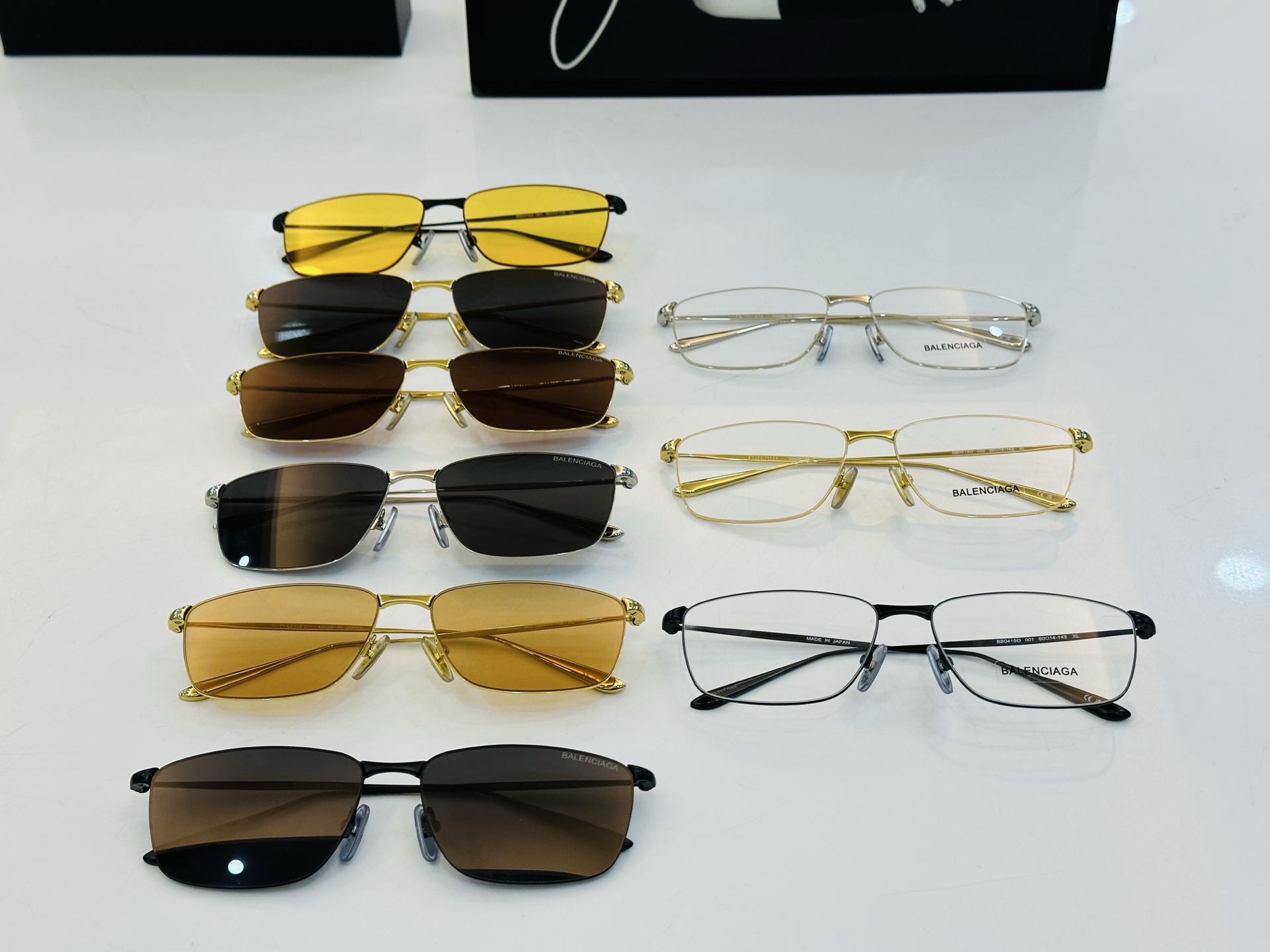 BALENCIAGA巴黎世家 BB0415O SIZE：60口14-145   最新 版型很特别的设计 