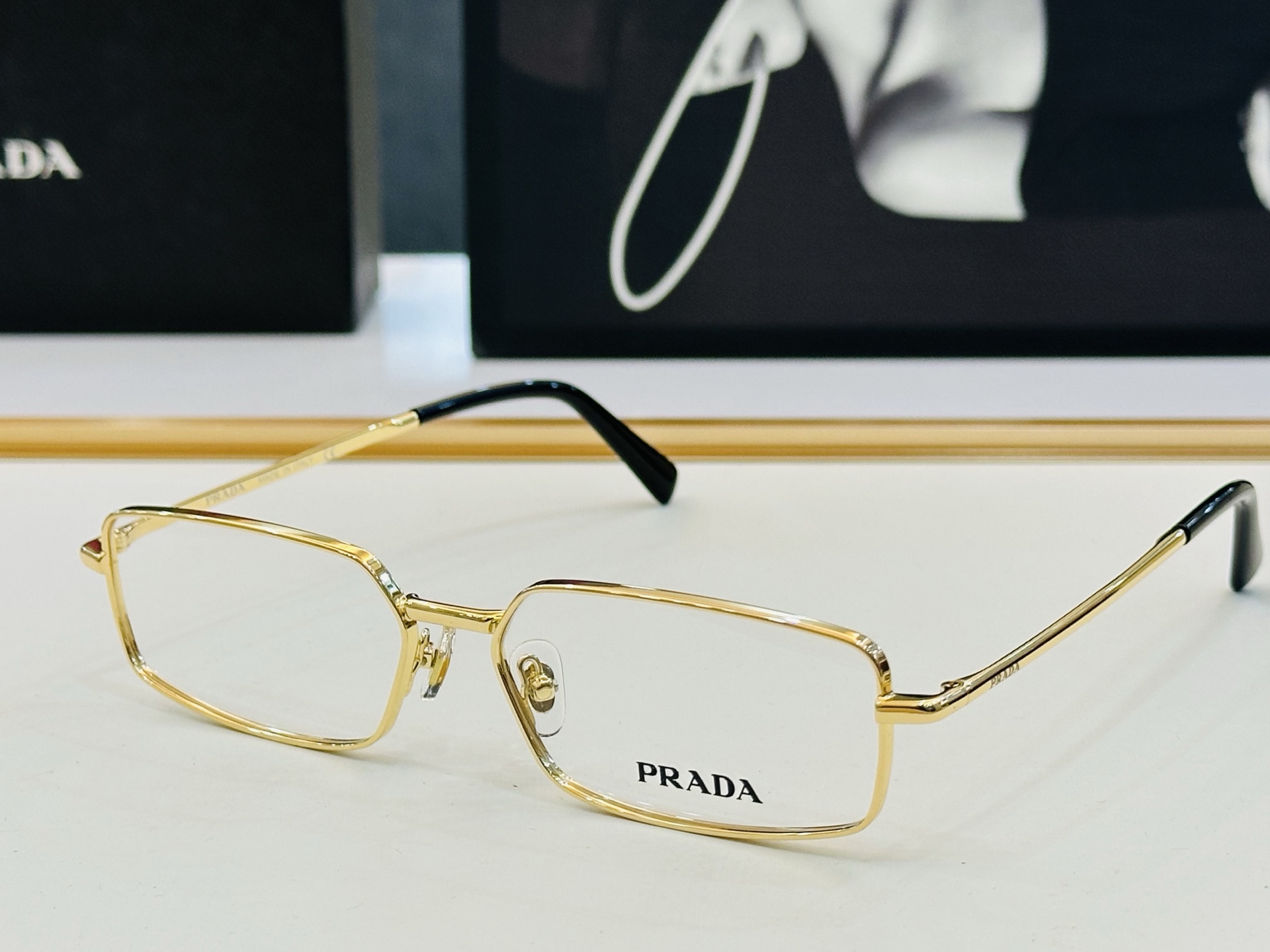 🔺PRAD*🔻普家 PRA60 Size：59口16-145 眼镜系列堪称精湛制作 彰显独特个 Z最新推