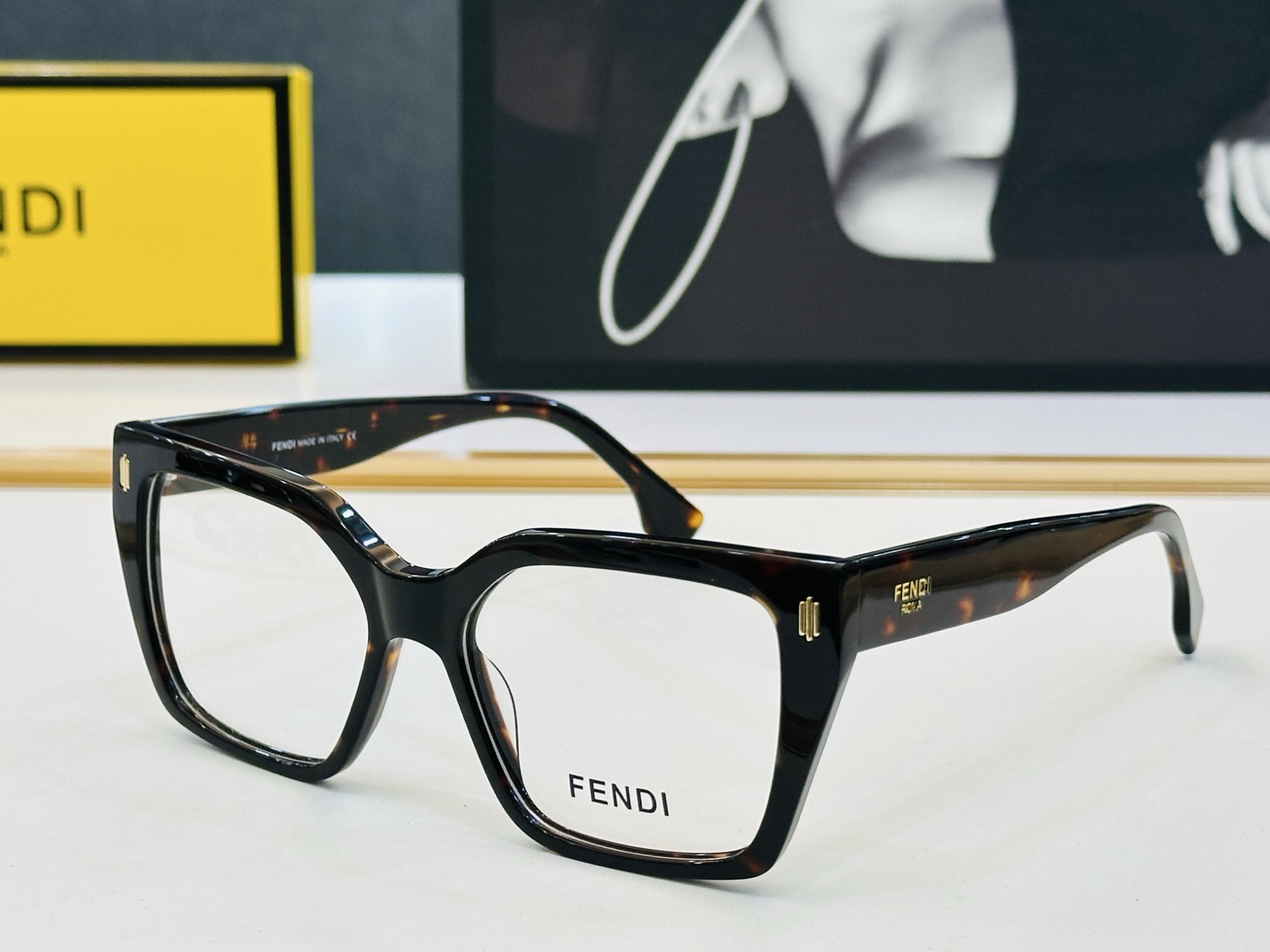 。新款FEND*   FE50085I Size：54口17-145 🎁芬家 😀👏时尚经典  H配光架 