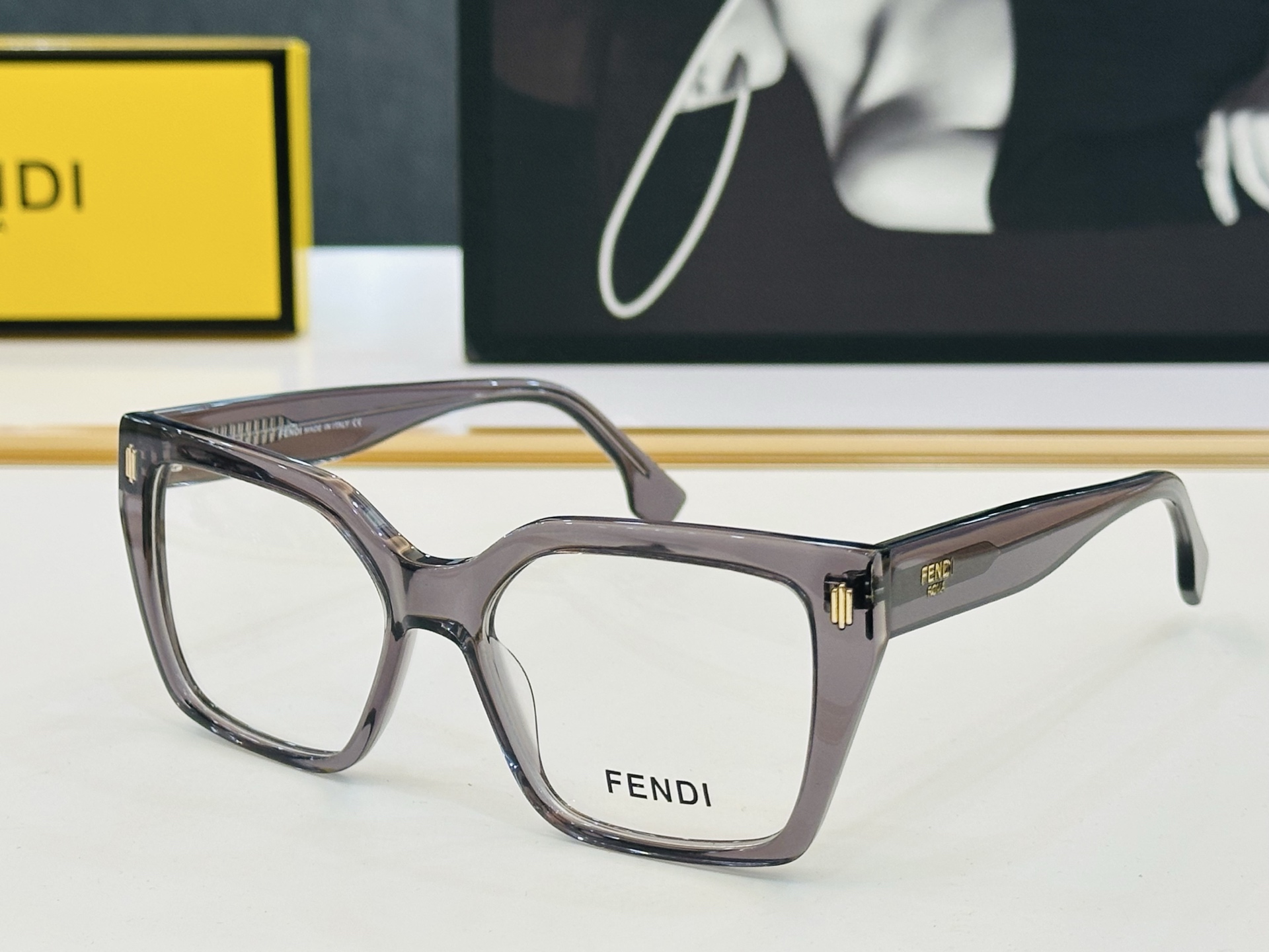 。新款FEND*   FE50085I Size：54口17-145 🎁芬家 😀👏时尚经典  H配光架 