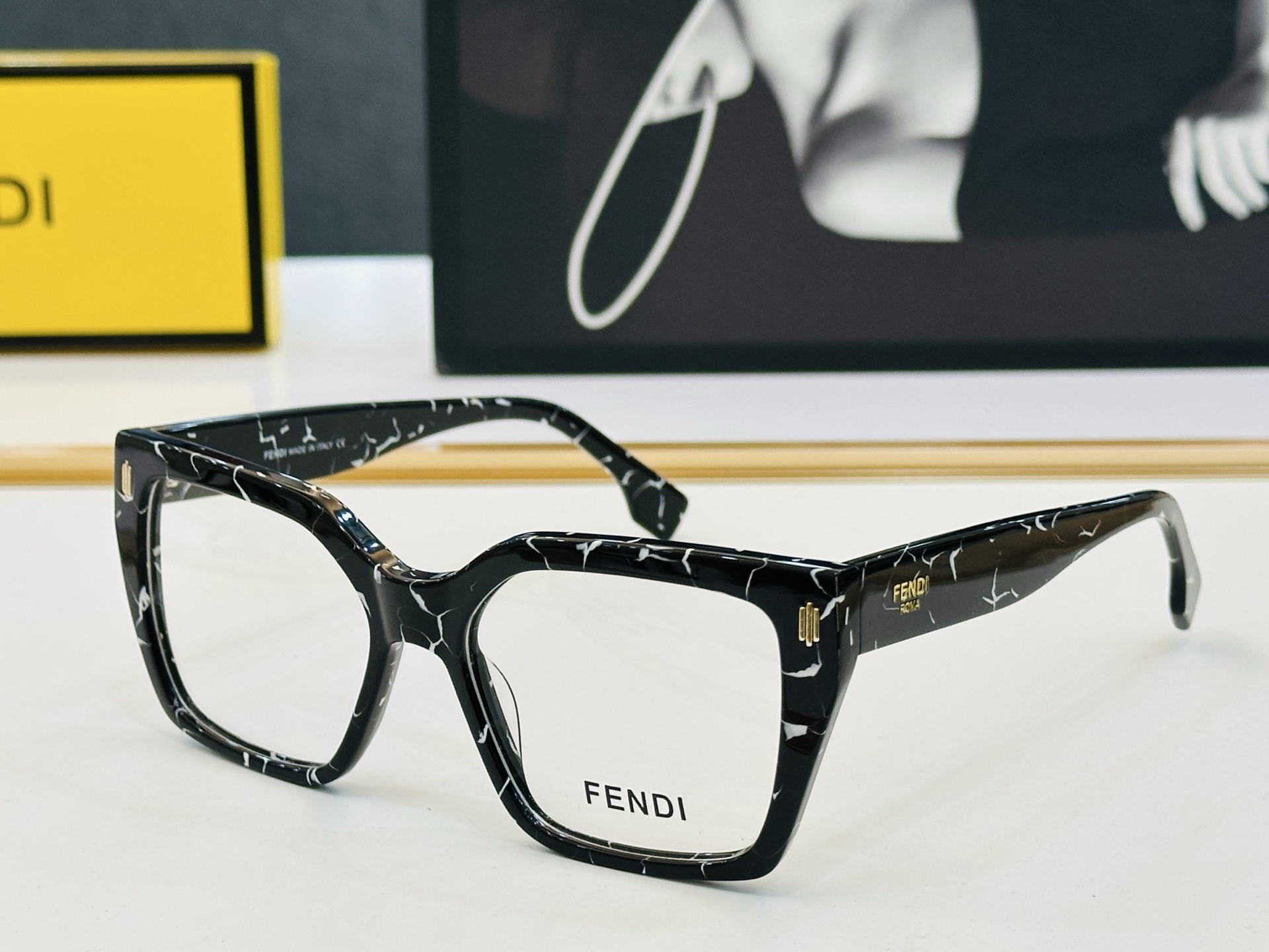 。新款FEND*   FE50085I Size：54口17-145 🎁芬家 😀👏时尚经典  H配光架 