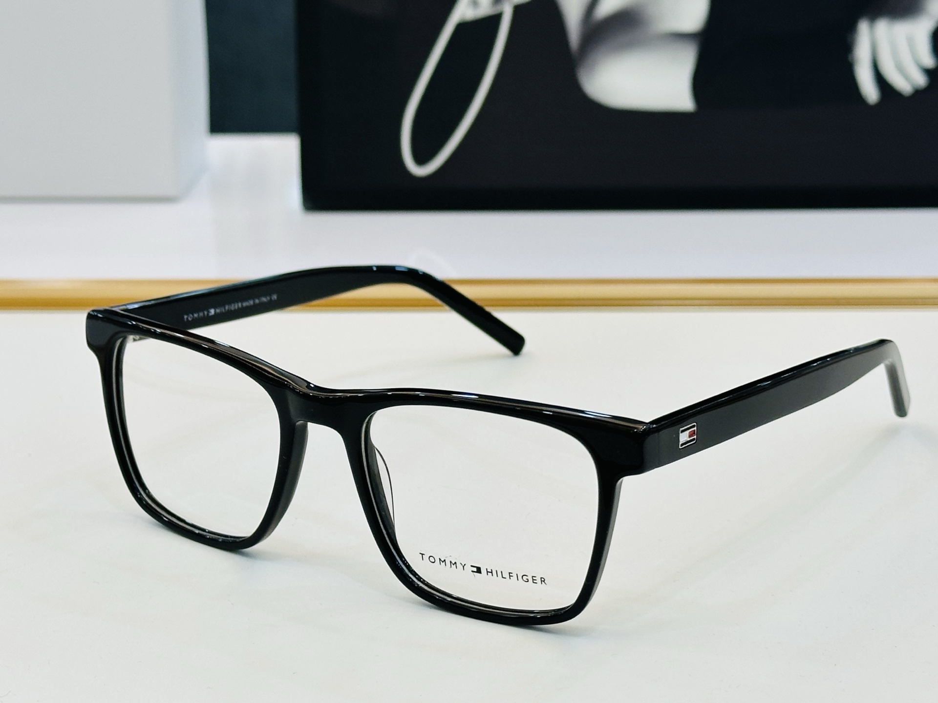 官网同步发售TOMMY HILFIGER 板材框 TH1988 SIZE：52口19-145 H简单大气
