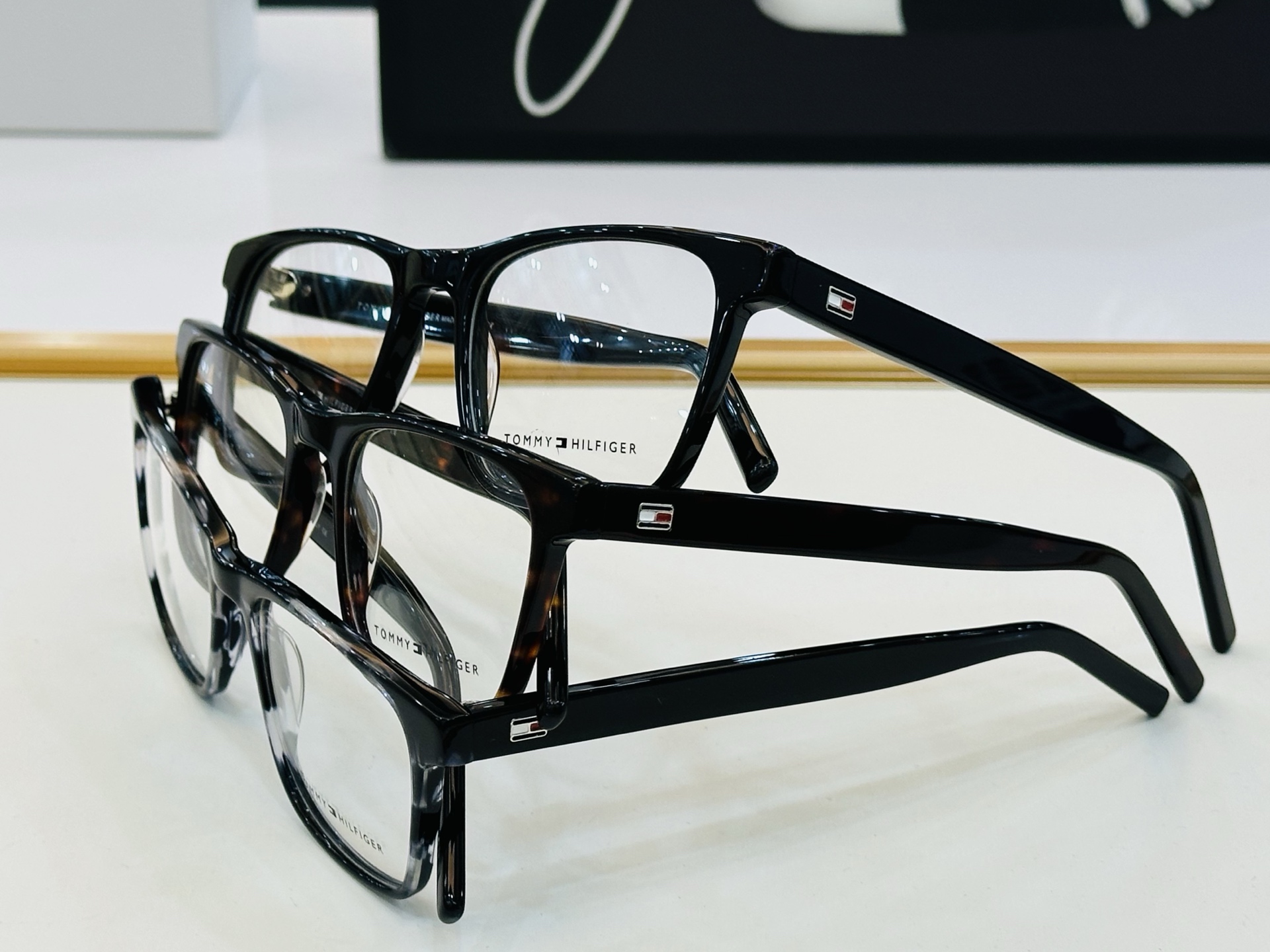官网同步发售TOMMY HILFIGER 板材框 TH1988 SIZE：52口19-145 H简单大气