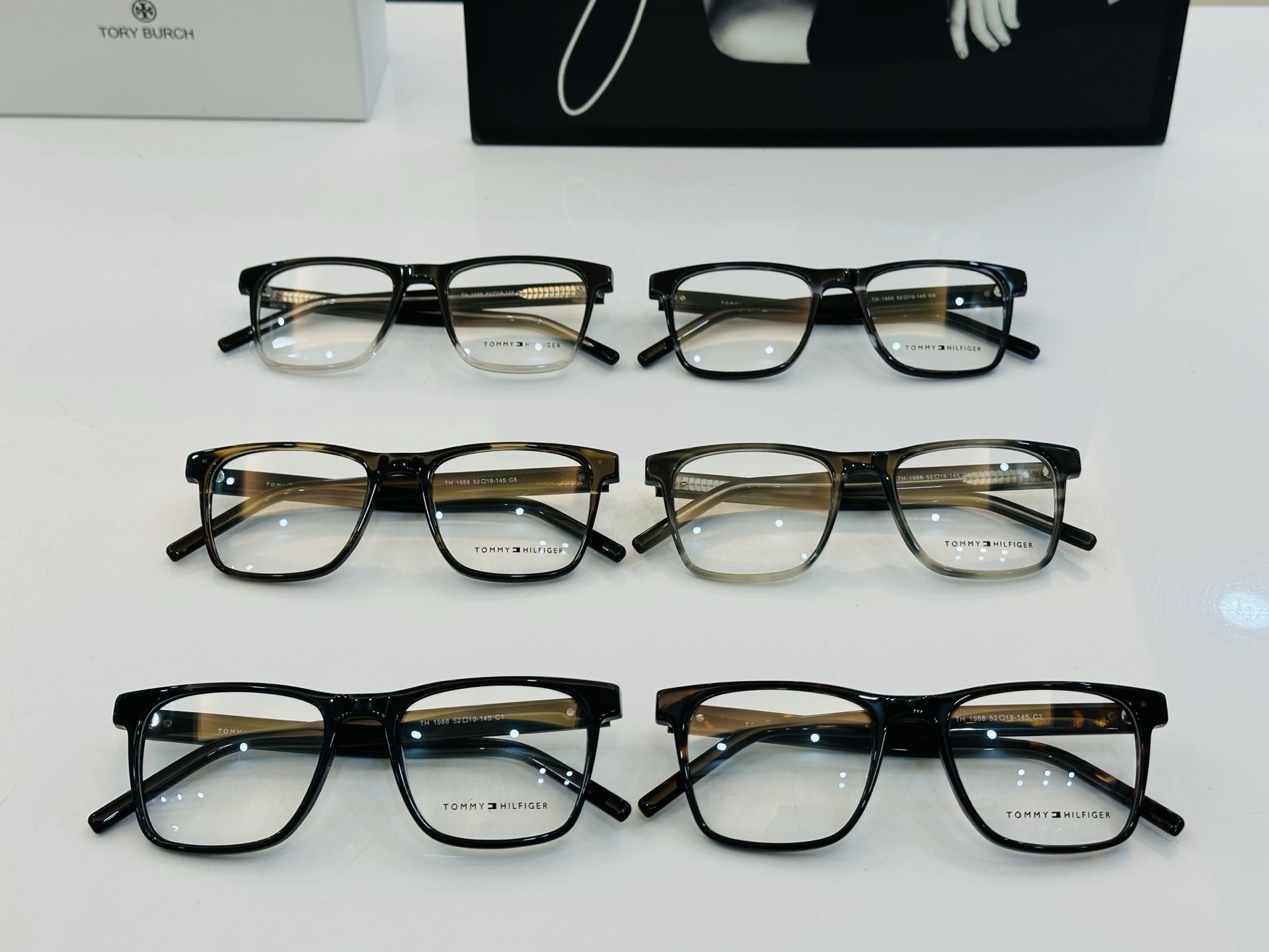 官网同步发售TOMMY HILFIGER 板材框 TH1988 SIZE：52口19-145 H简单大气