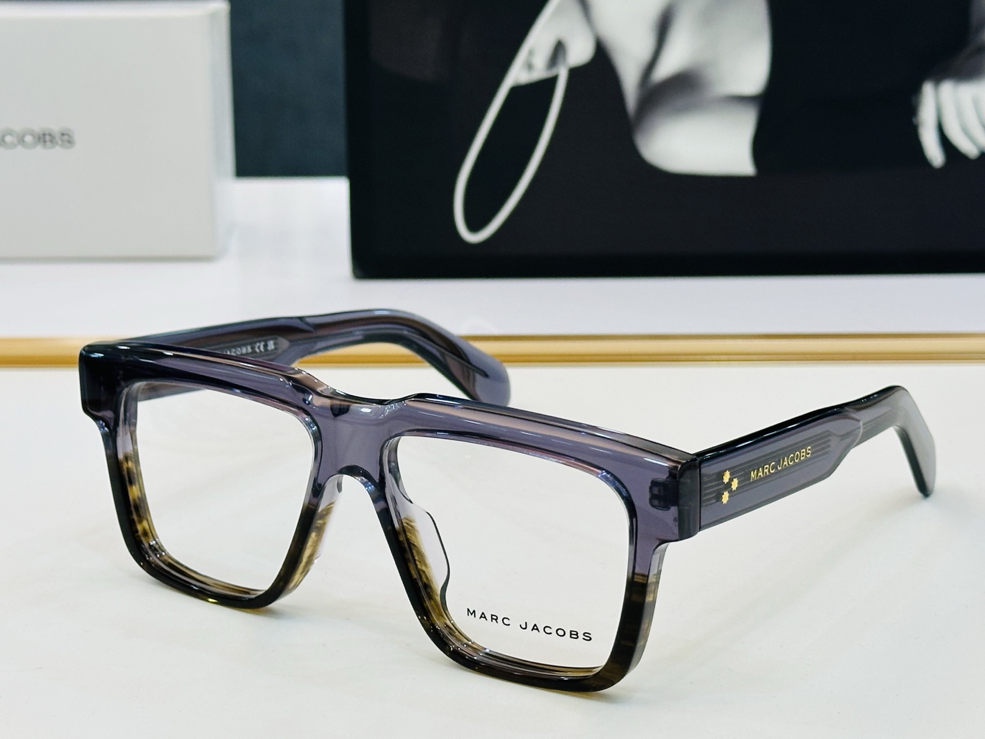 Marc jacobs 马杰家 MARC877 Size：56口17-145 采用今年流行的板材 Z完美