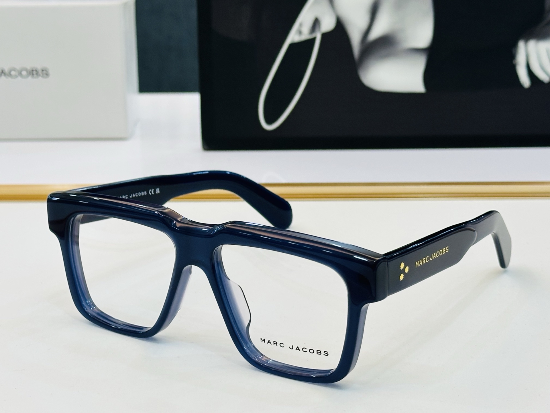 Marc jacobs 马杰家 MARC877 Size：56口17-145 采用今年流行的板材 Z完美