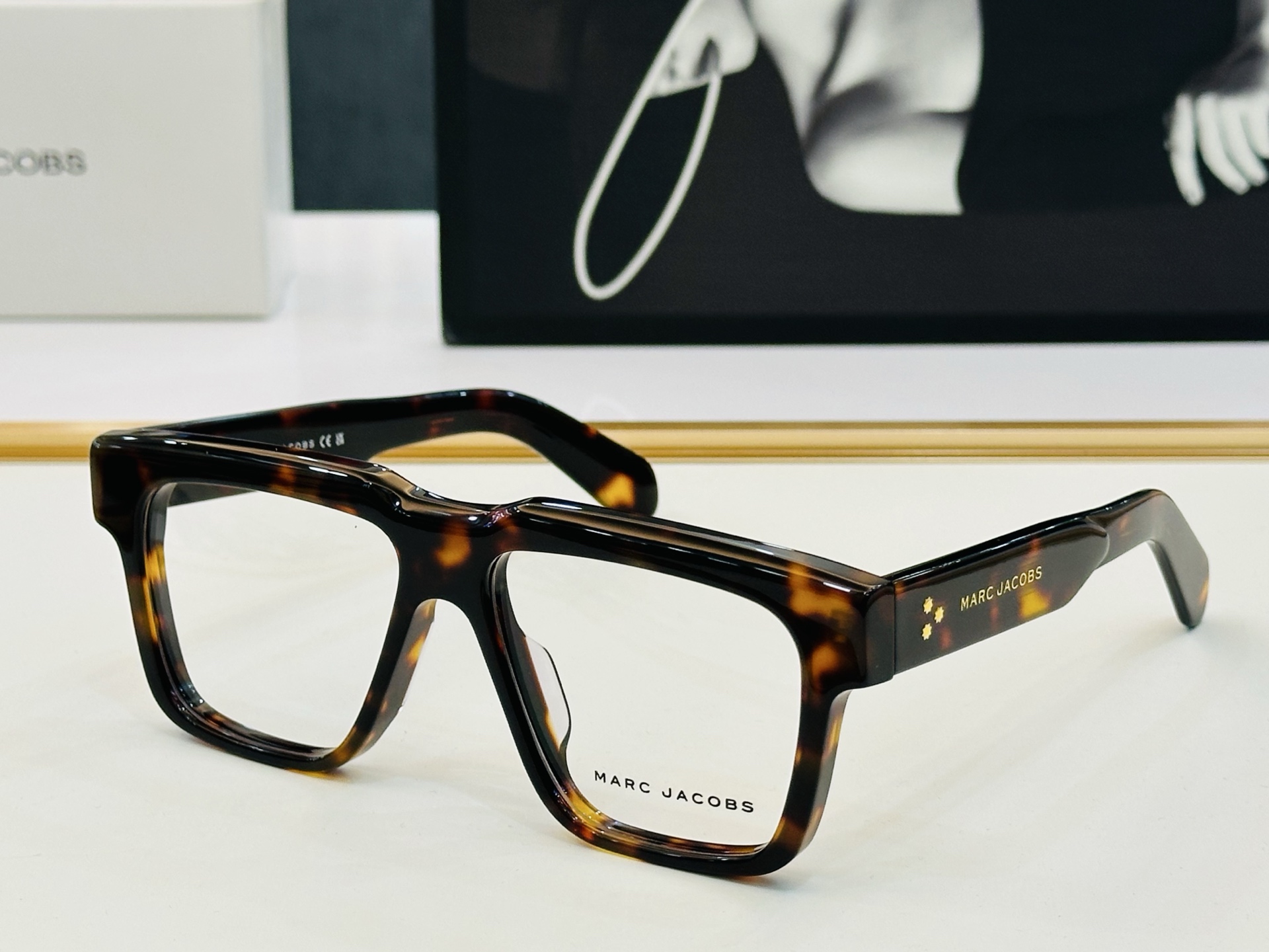 Marc jacobs 马杰家 MARC877 Size：56口17-145 采用今年流行的板材 Z完美