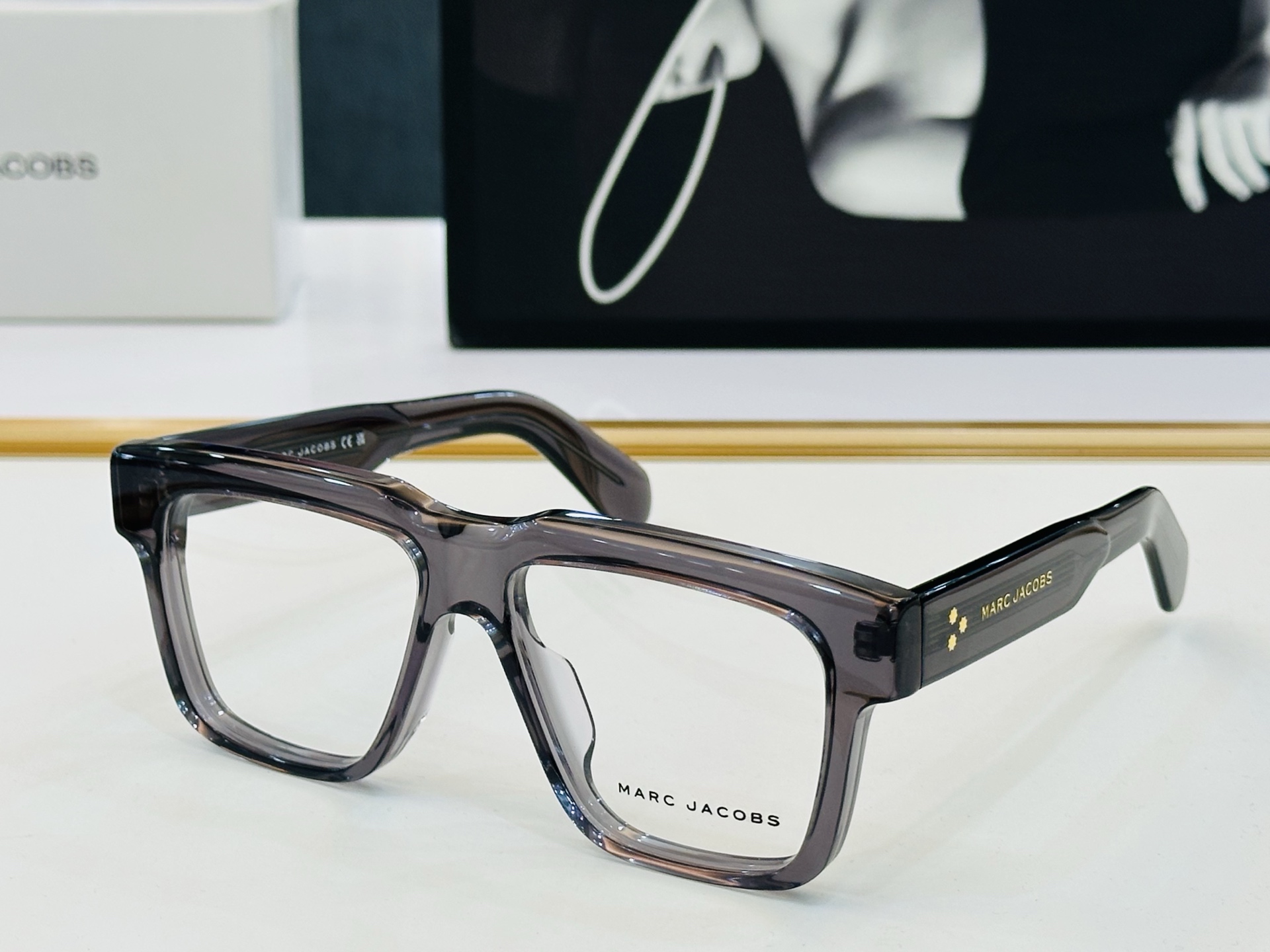 Marc jacobs 马杰家 MARC877 Size：56口17-145 采用今年流行的板材 Z完美