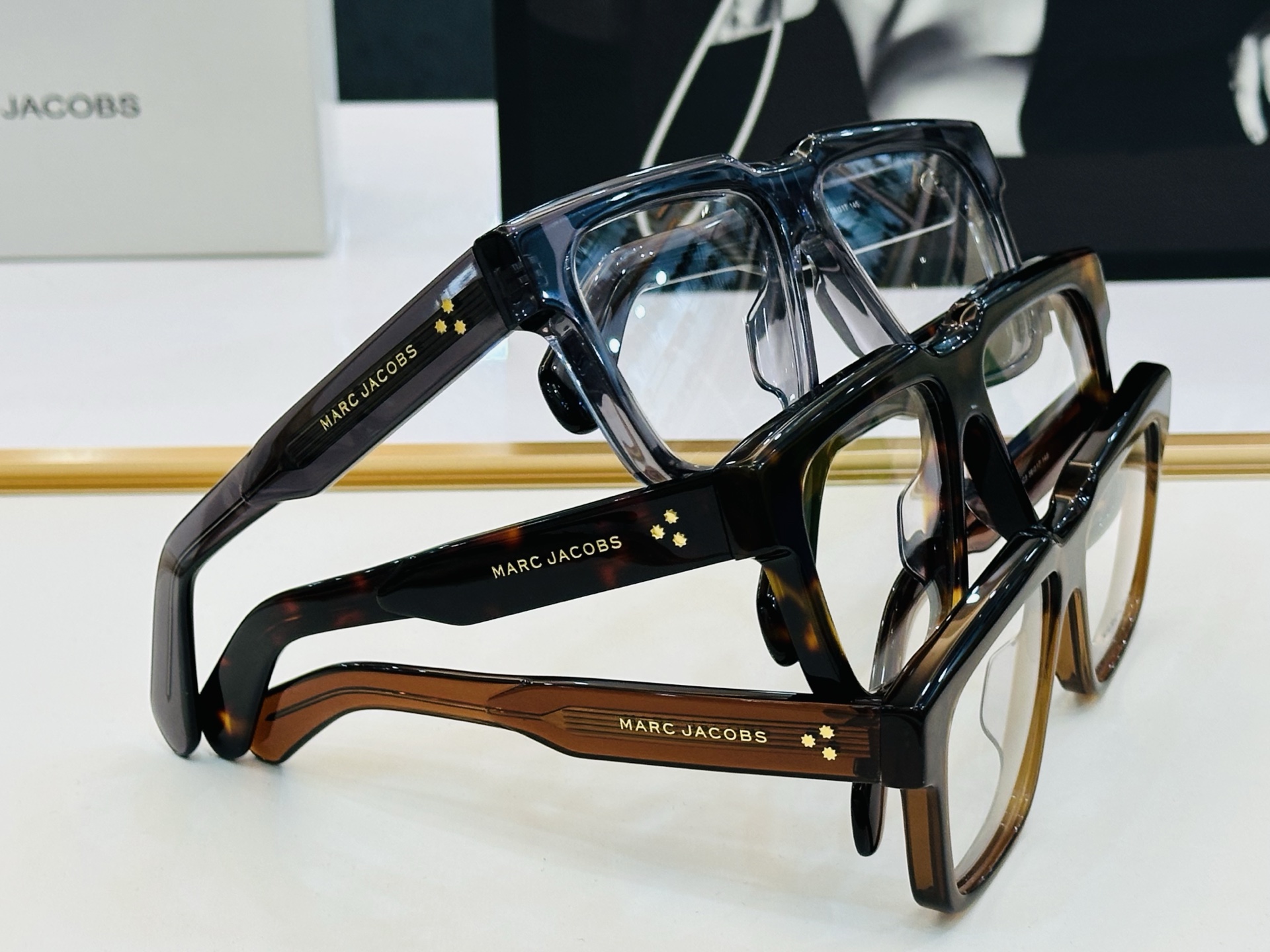 Marc jacobs 马杰家 MARC877 Size：56口17-145 采用今年流行的板材 Z完美