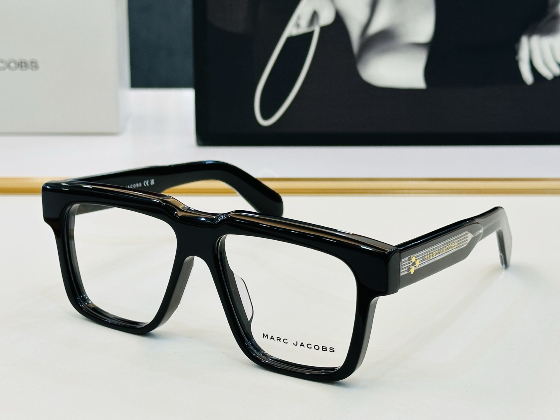 Marc jacobs 马杰家 MARC877 Size：56口17-145 采用今年流行的板材 Z完美
