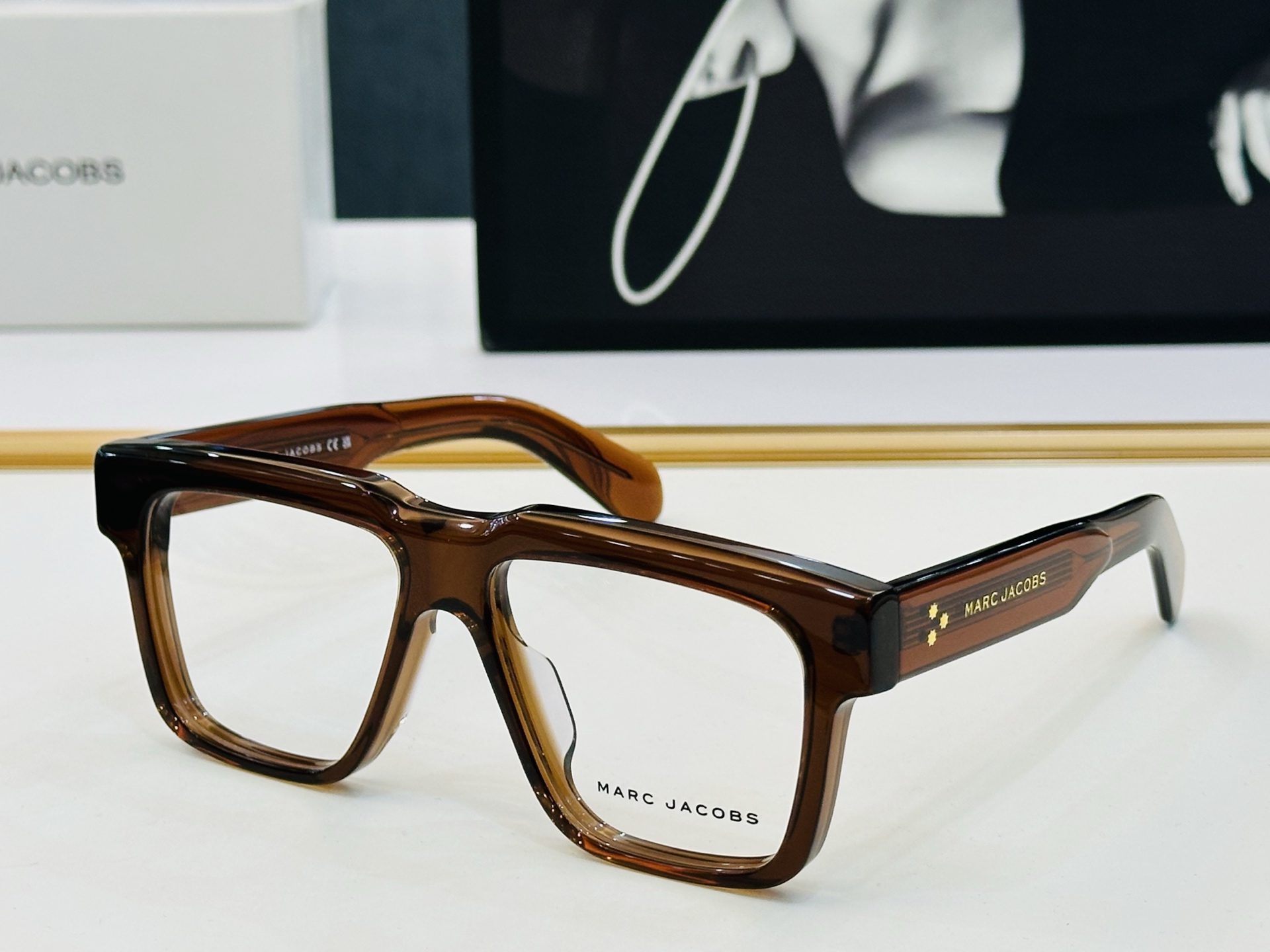 Marc jacobs 马杰家 MARC877 Size：56口17-145 采用今年流行的板材 Z完美