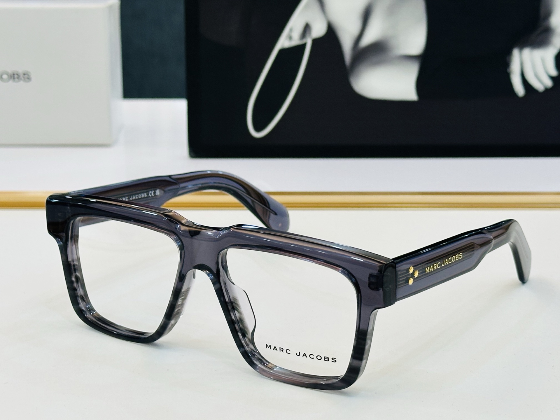 Marc jacobs 马杰家 MARC877 Size：56口17-145 采用今年流行的板材 Z完美