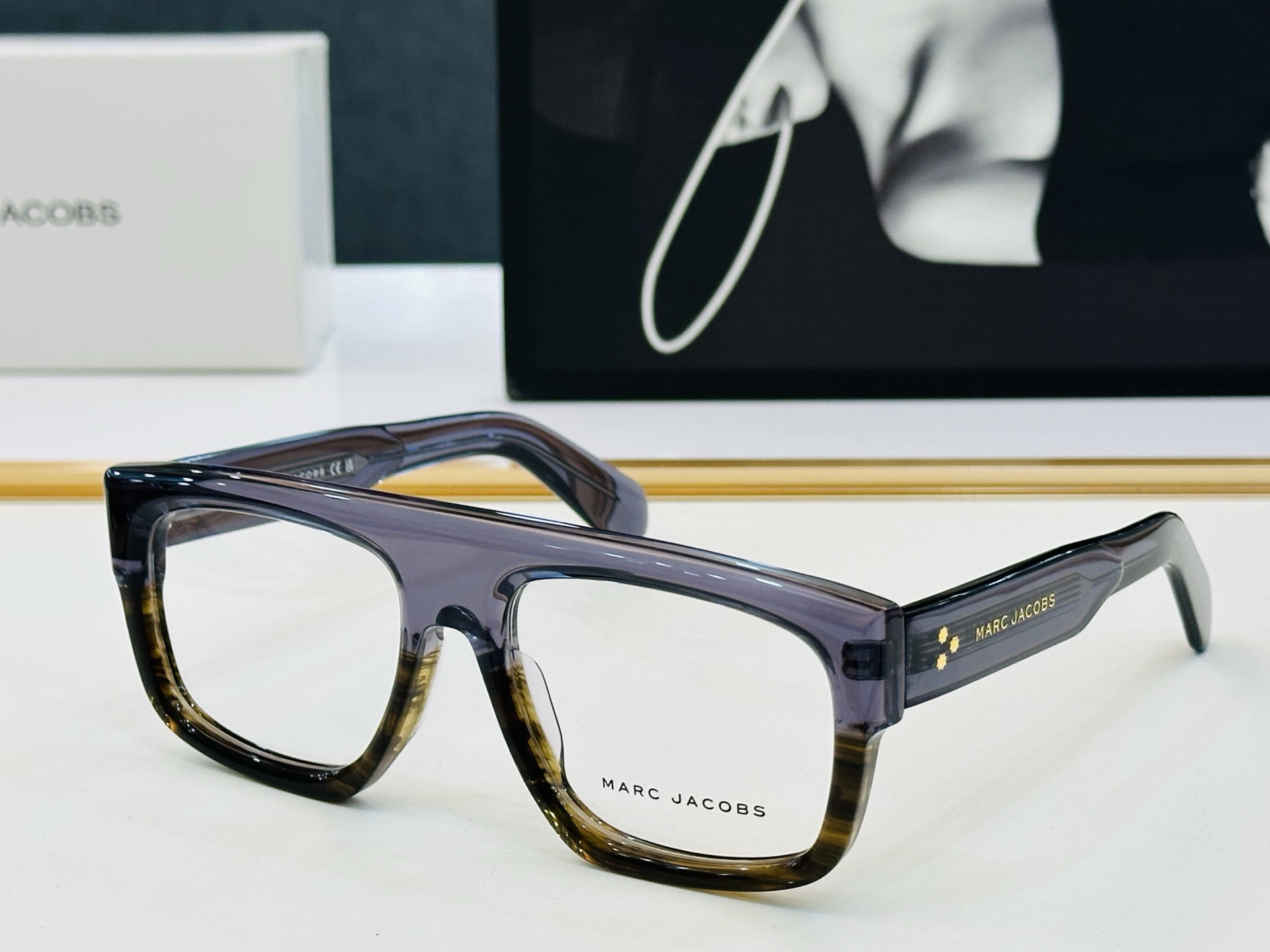 Marc jacobs 马杰家 MARC876  Size：55口17-145 采用今年流行的板材 Z完