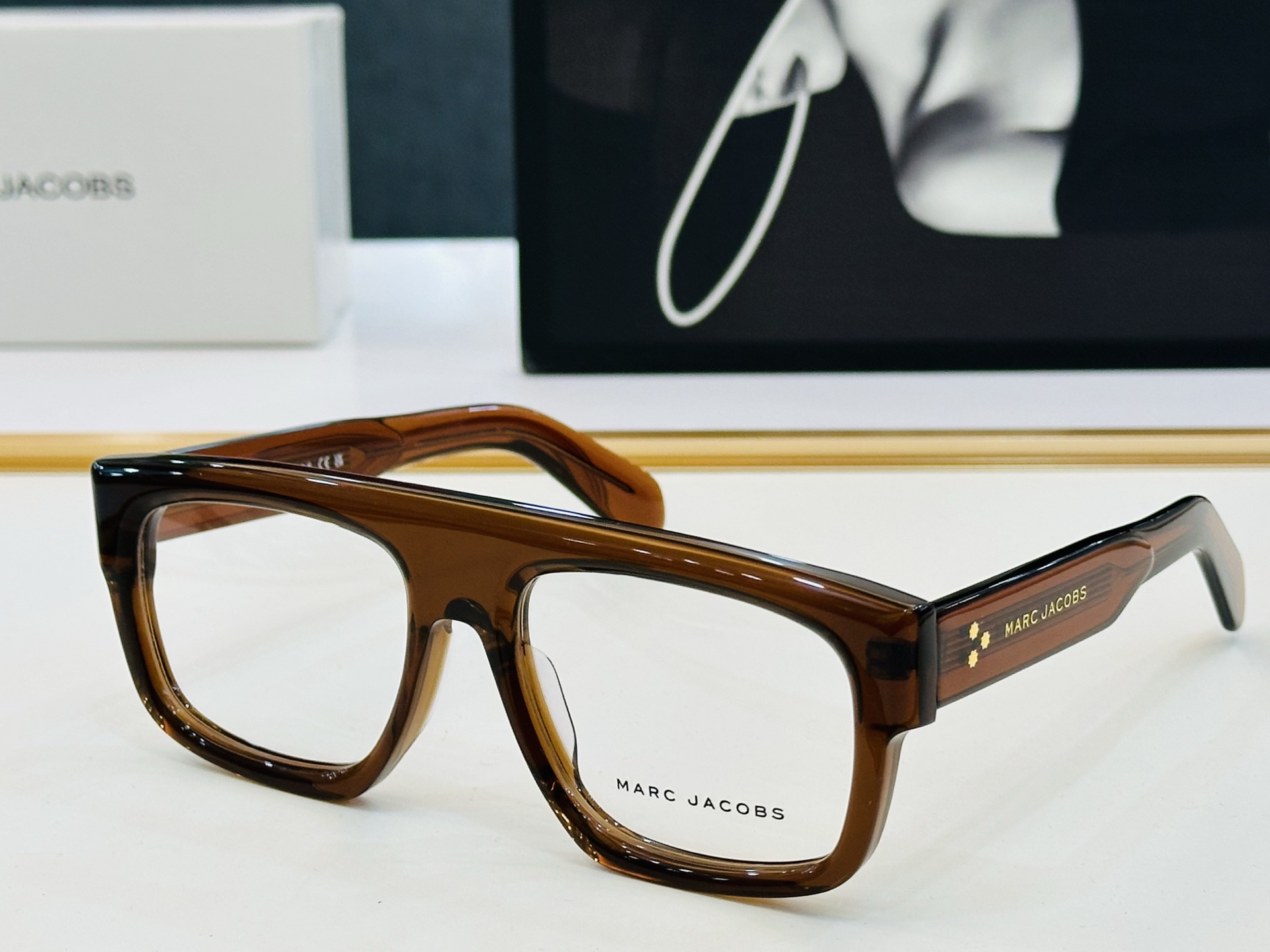Marc jacobs 马杰家 MARC876  Size：55口17-145 采用今年流行的板材 Z完