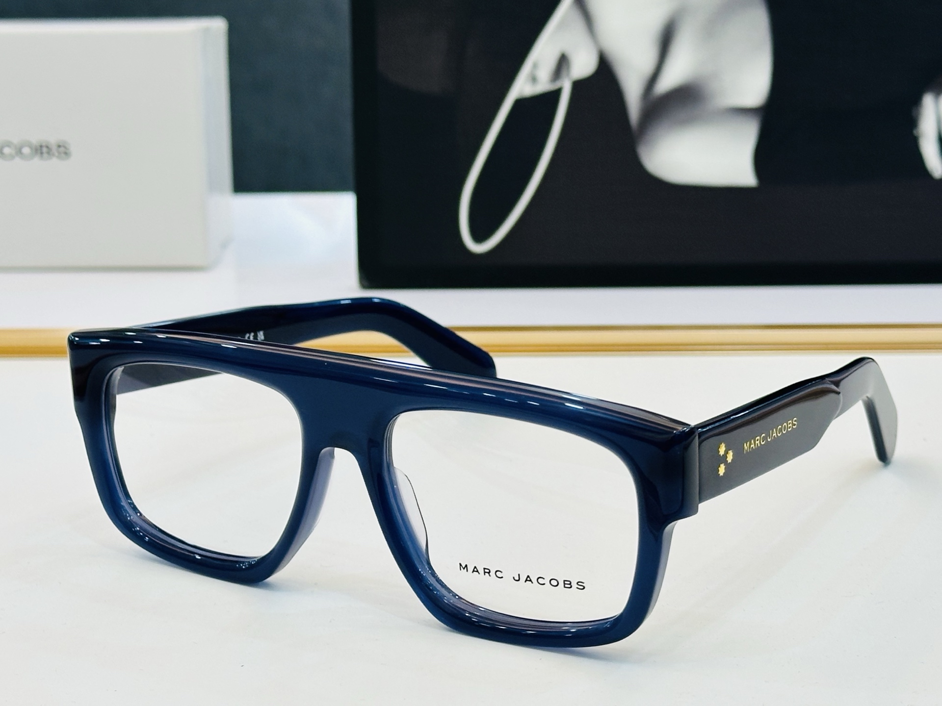 Marc jacobs 马杰家 MARC876  Size：55口17-145 采用今年流行的板材 Z完