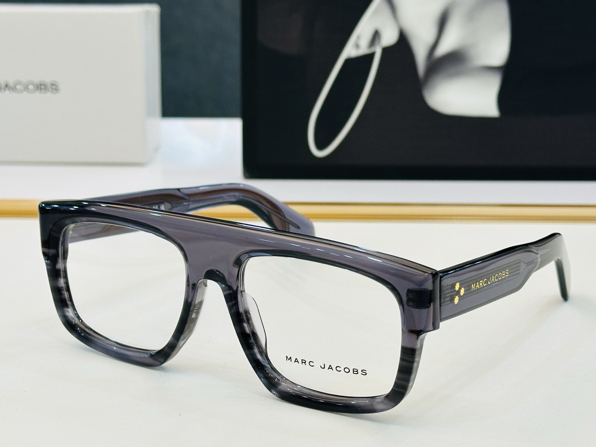 Marc jacobs 马杰家 MARC876  Size：55口17-145 采用今年流行的板材 Z完