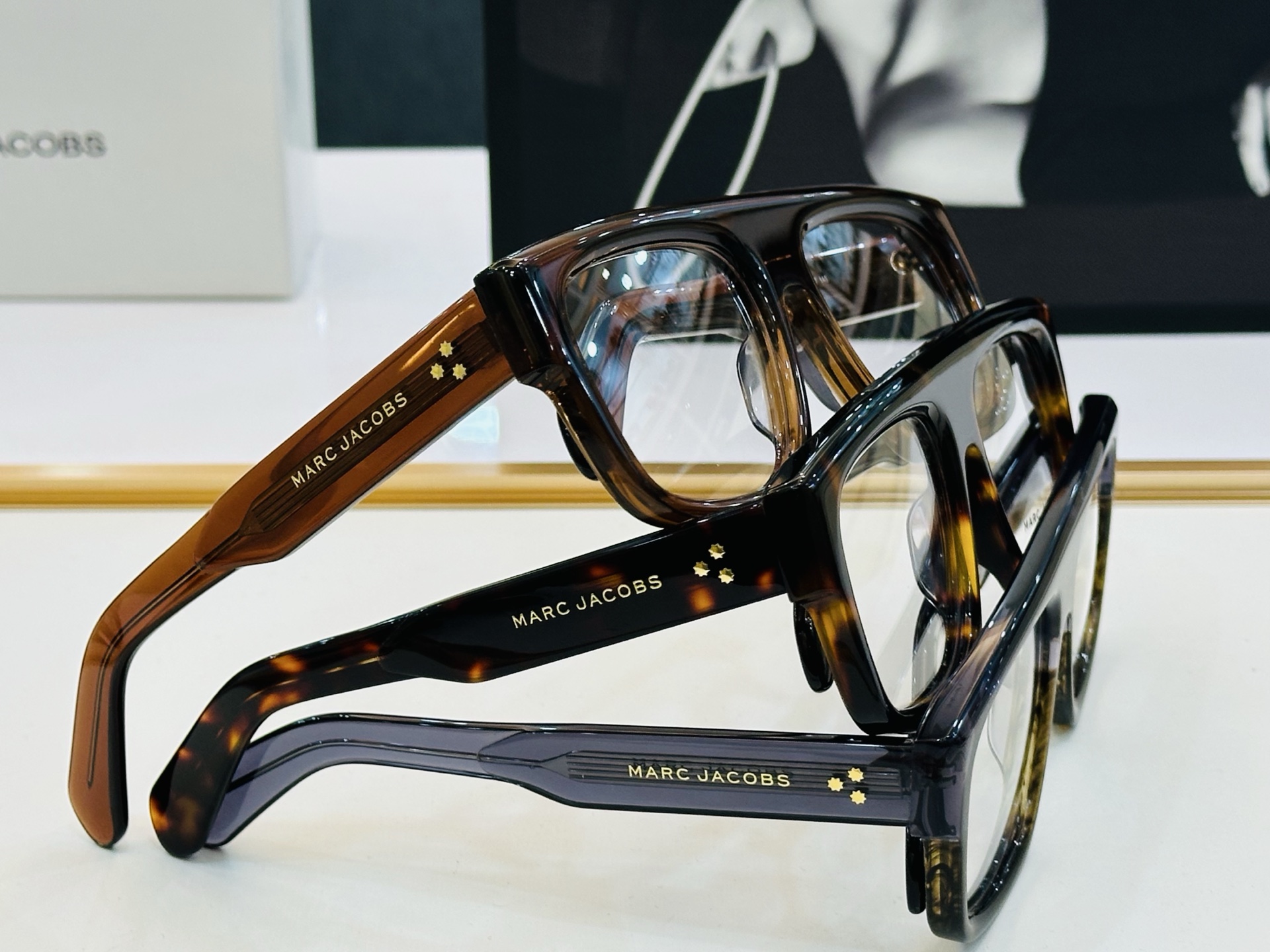 Marc jacobs 马杰家 MARC876  Size：55口17-145 采用今年流行的板材 Z完